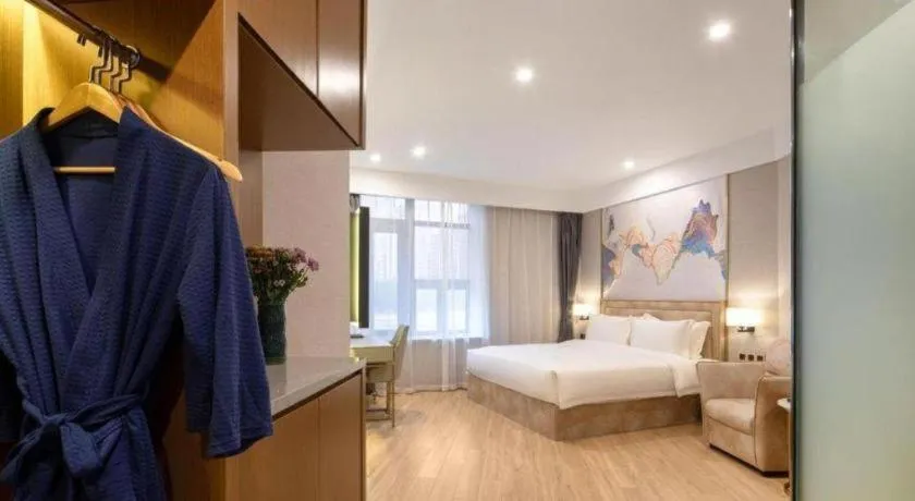 Bed in Hongqiao Pujue International Zhongshan Park Metro Station