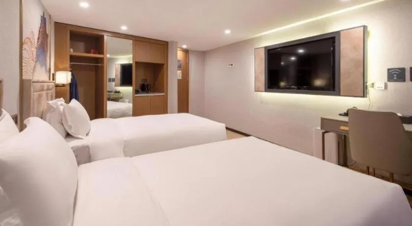 Bed in Hongqiao Pujue International Zhongshan Park Metro Station