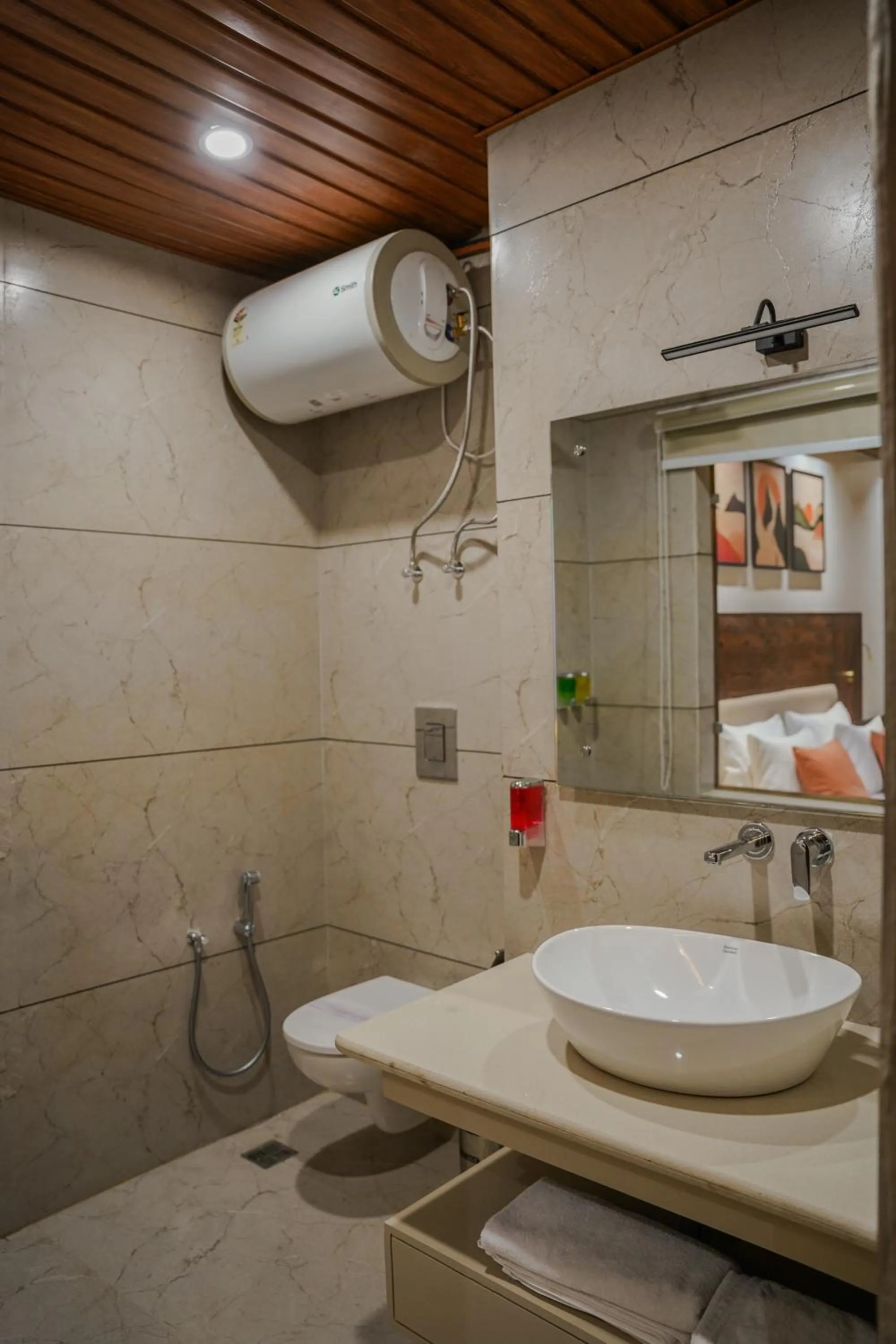 Toilet in North Deodar Resort, Kasol