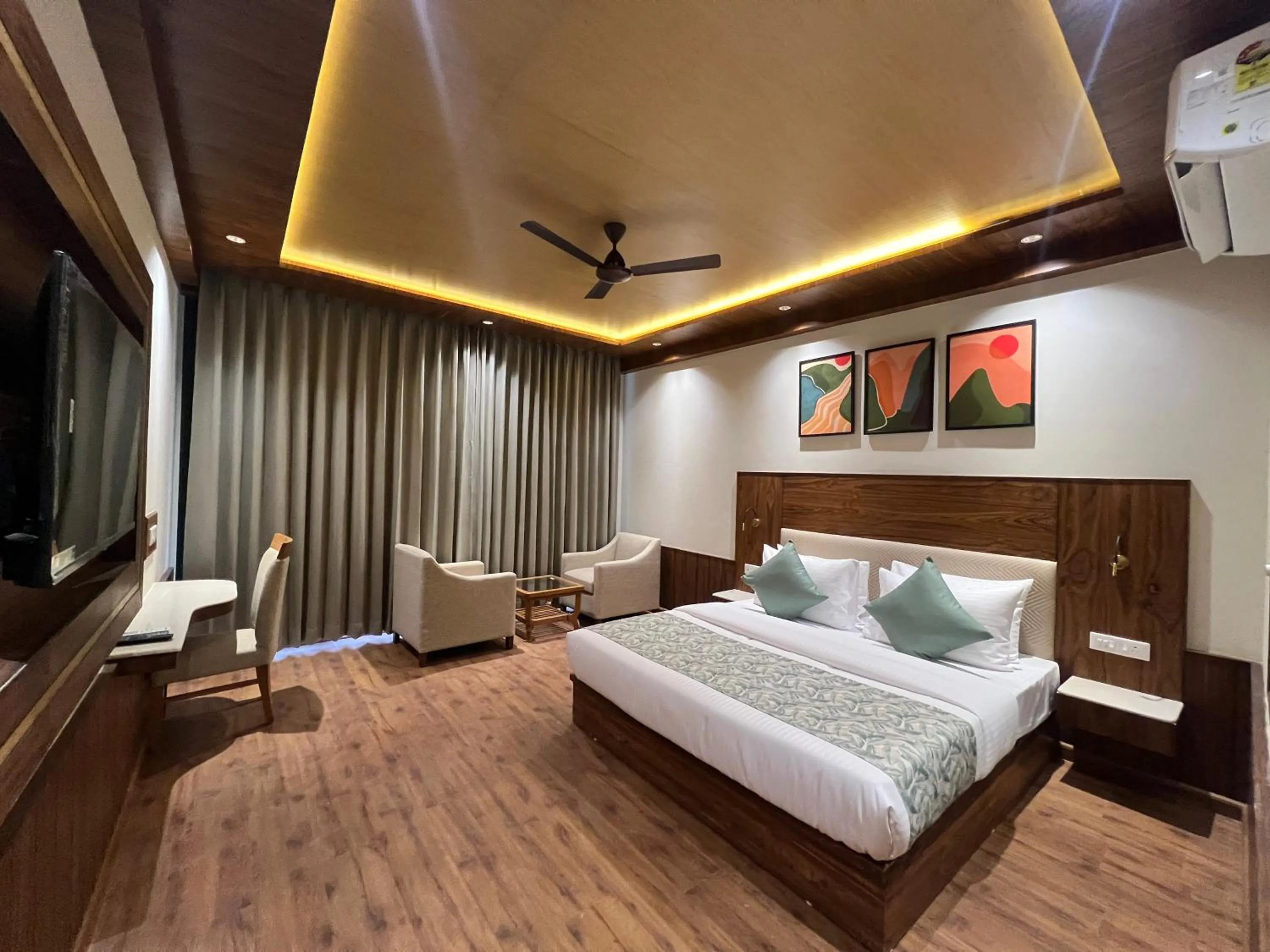 Seating area, Bed in North Deodar Resort, Kasol