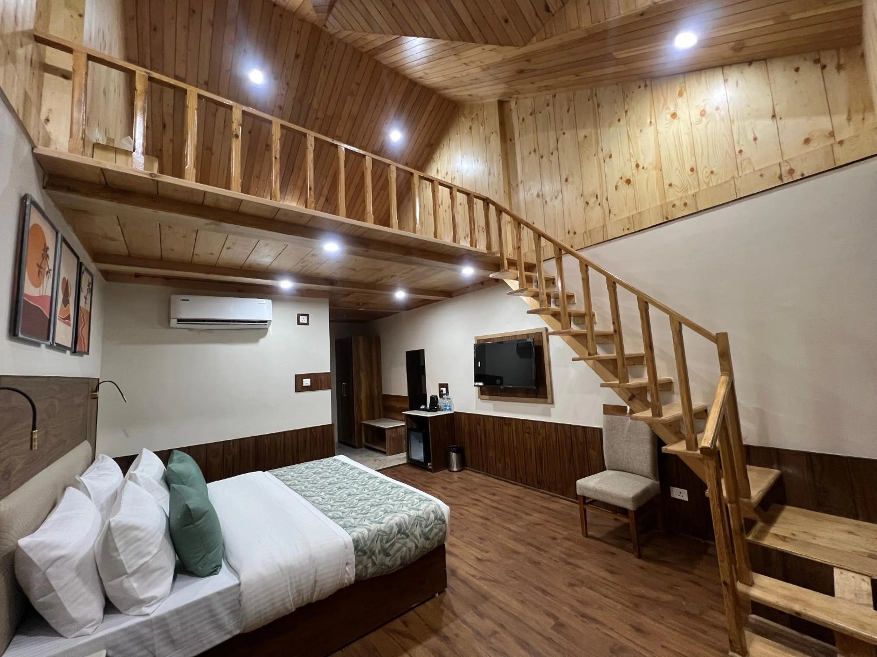 Living room, Bed in North Deodar Resort, Kasol