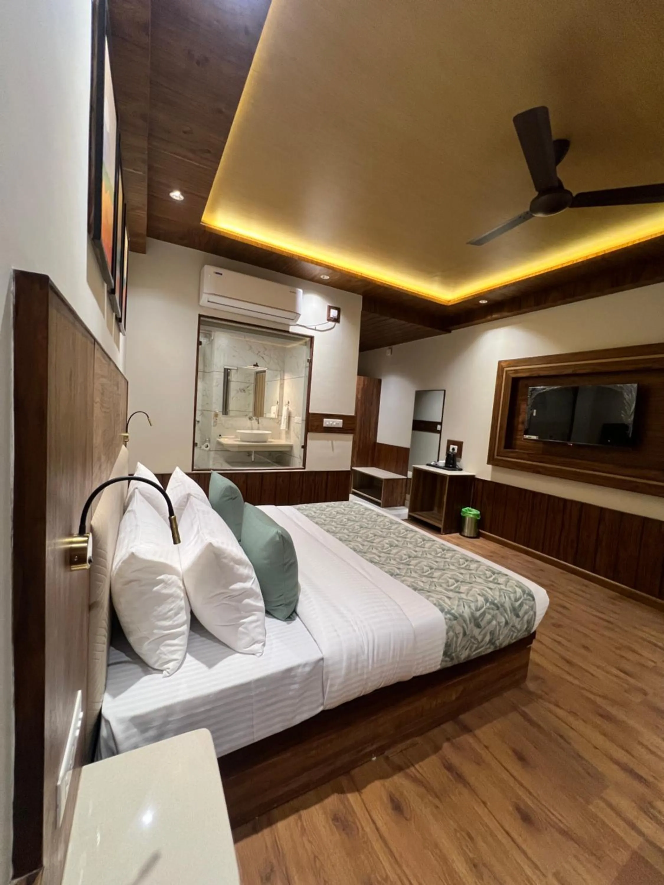 Bed in North Deodar Resort, Kasol