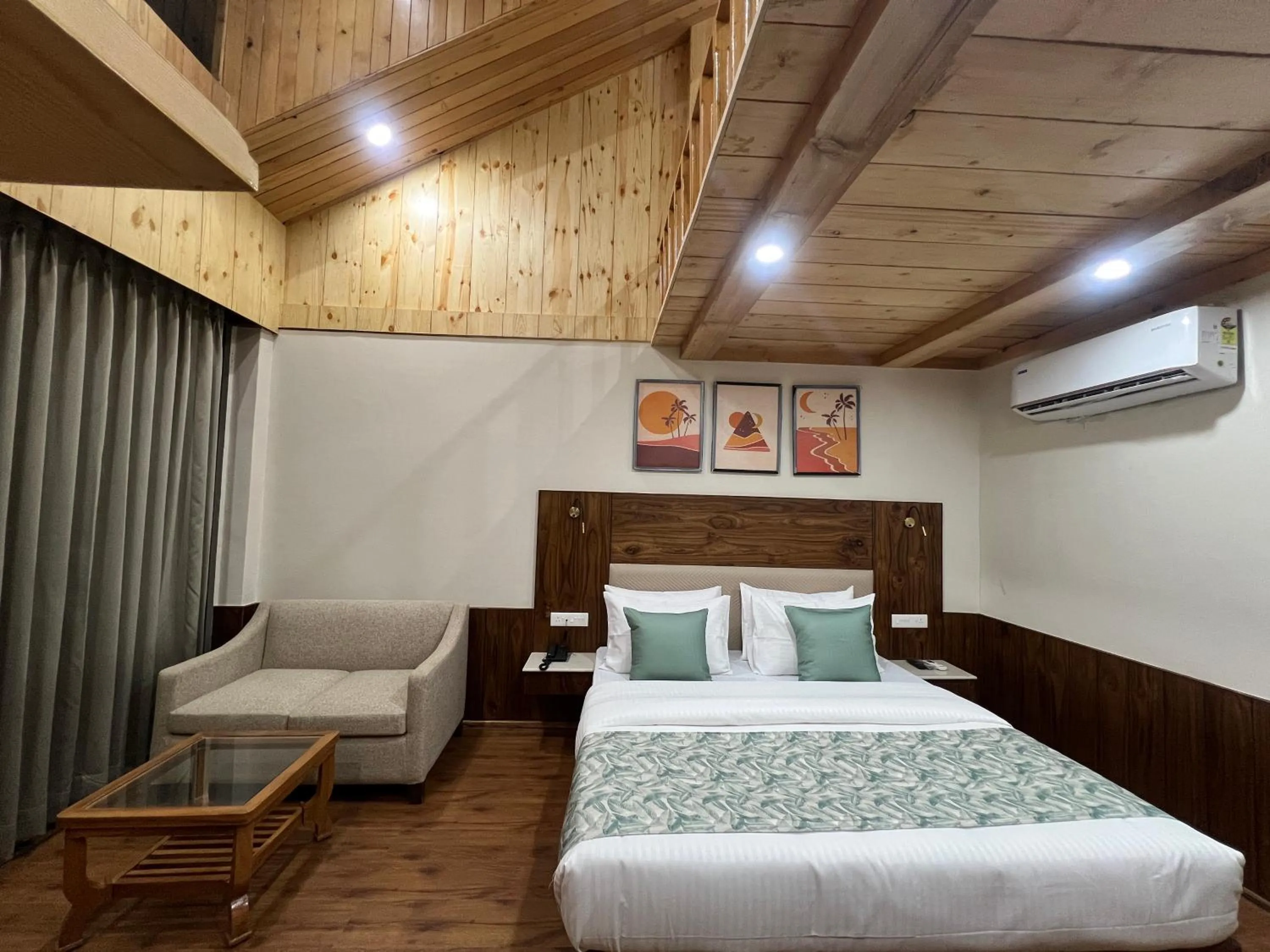 Bed in North Deodar Resort, Kasol
