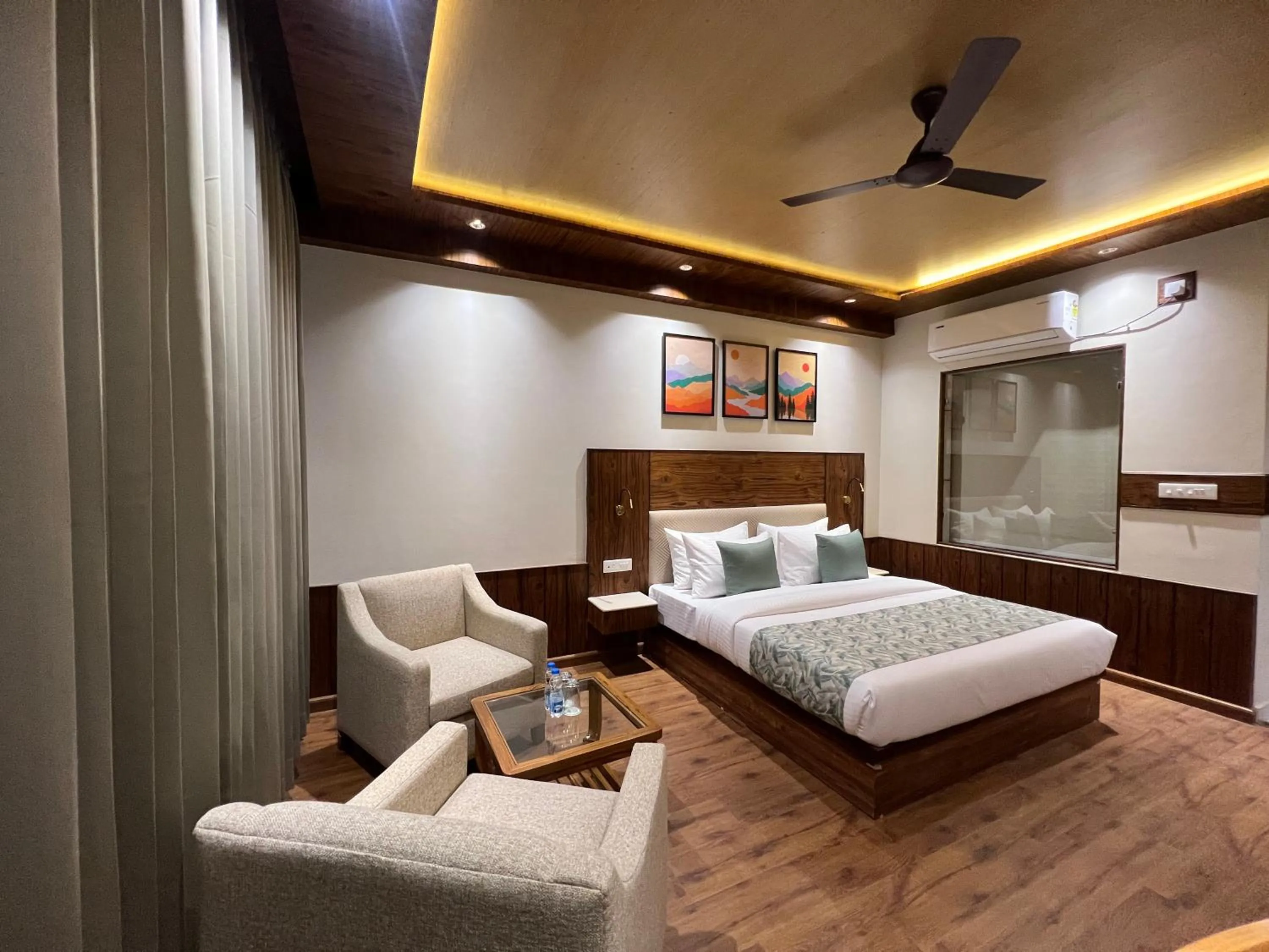 Seating area, Bed in North Deodar Resort, Kasol