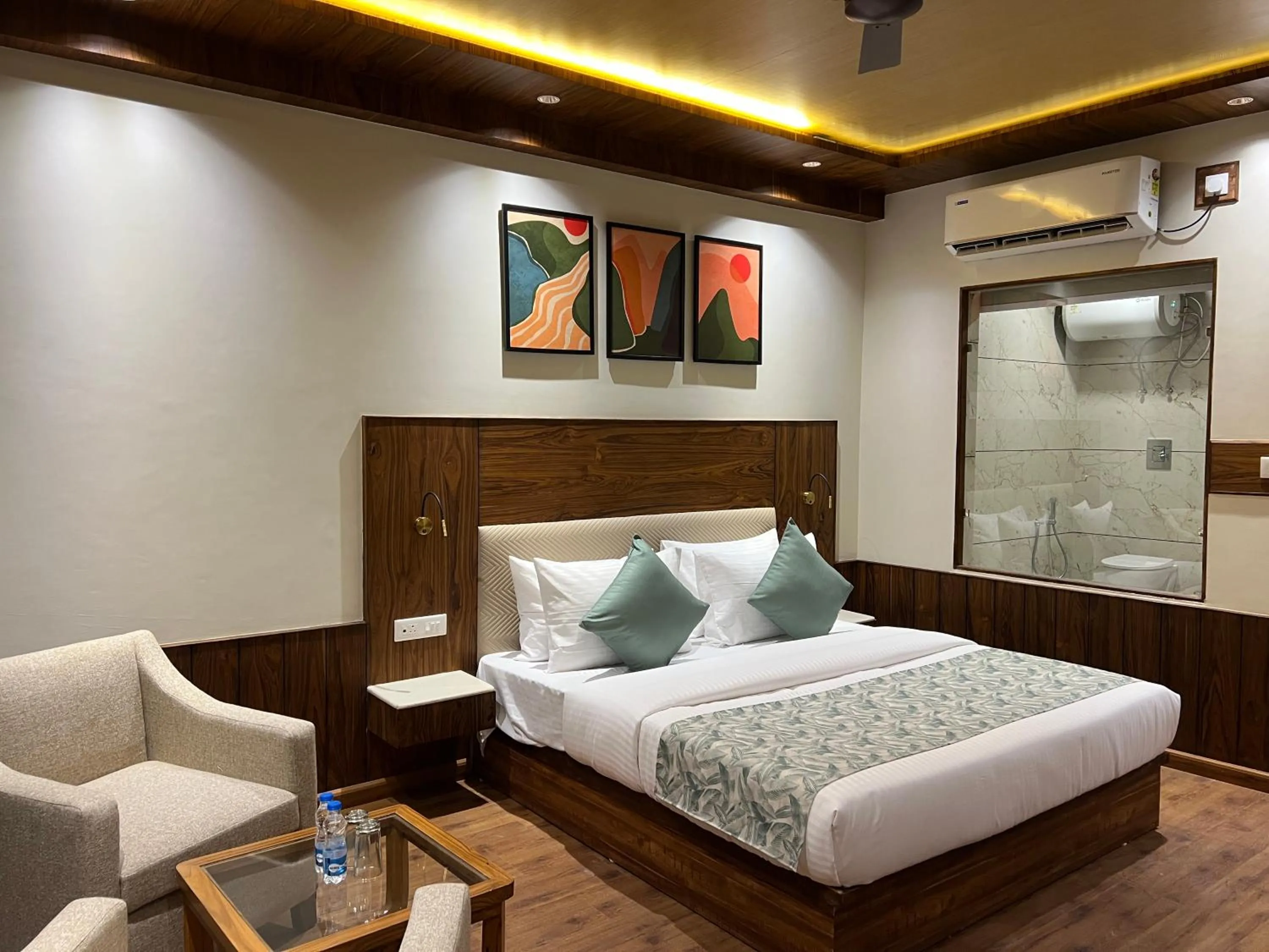 Bedroom, Bed in North Deodar Resort, Kasol