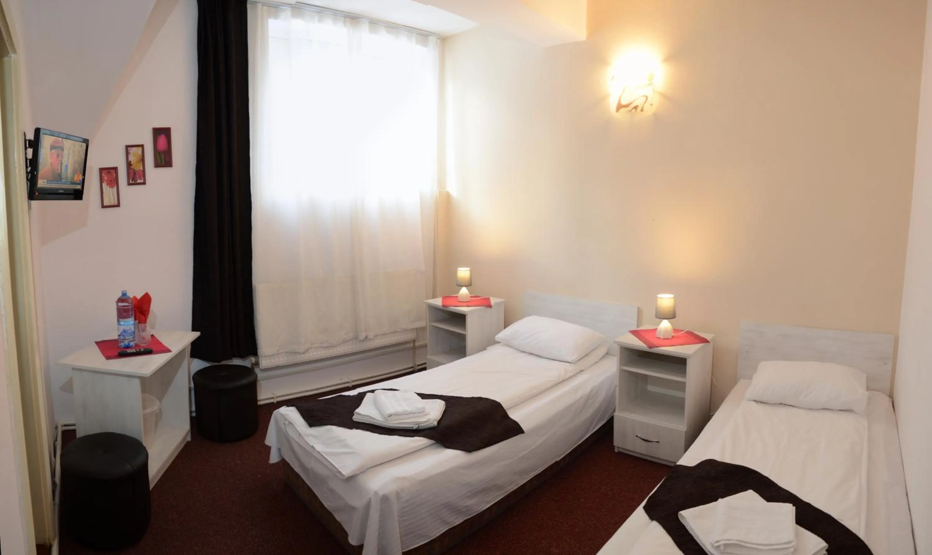 Bed in Pensiunea Happy Inn