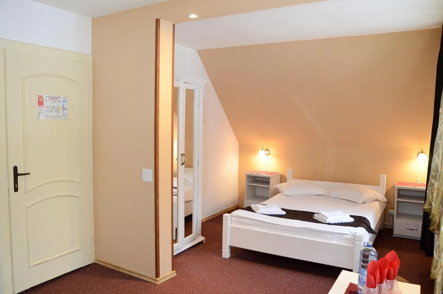 Bed in Pensiunea Happy Inn