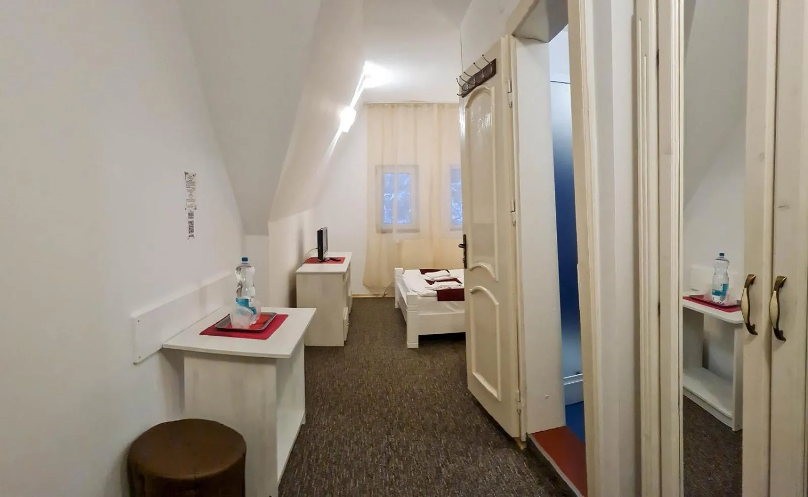 Bed in Pensiunea Happy Inn