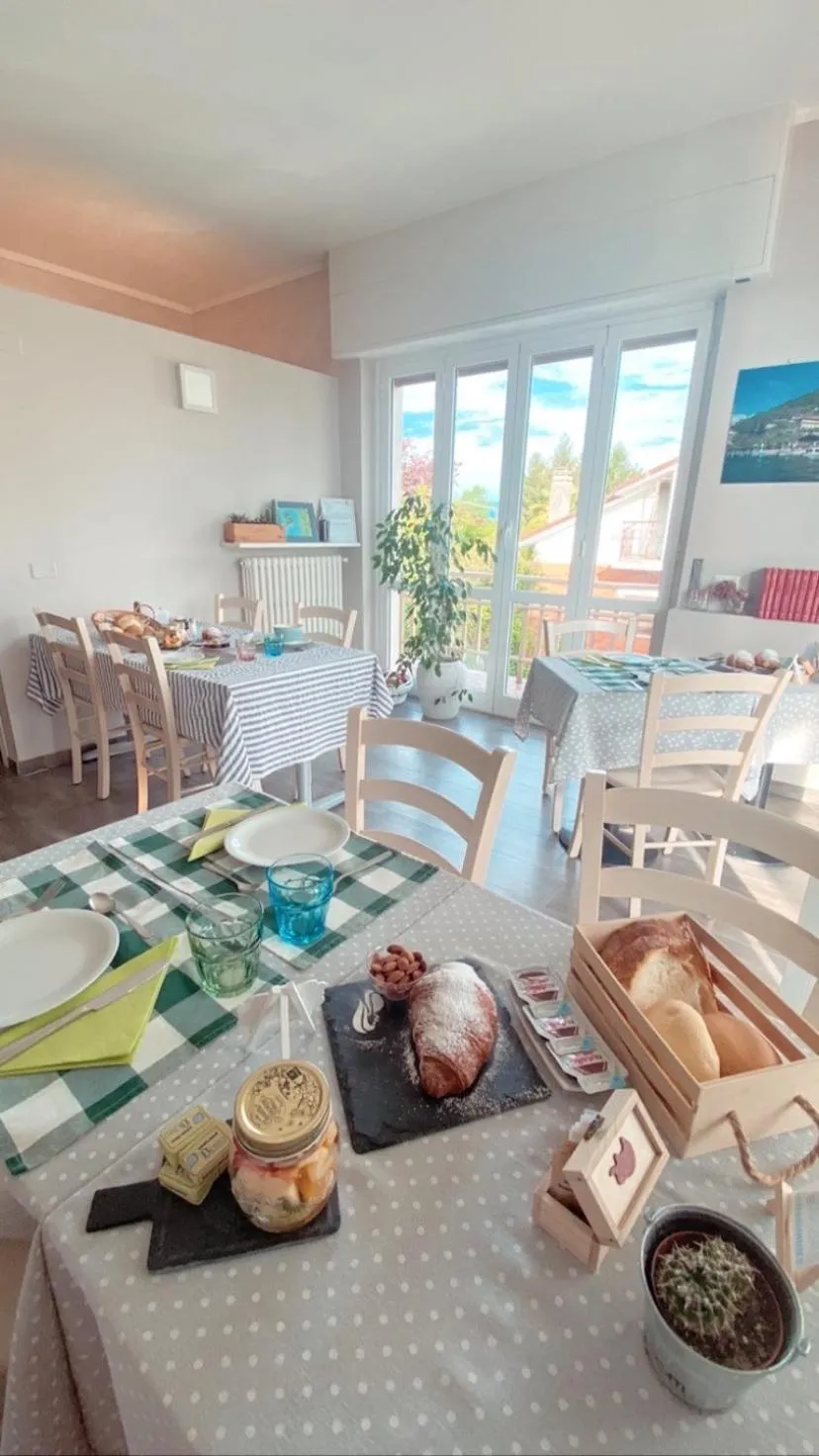 Restaurant/places to eat in B&B Panorama Iseo