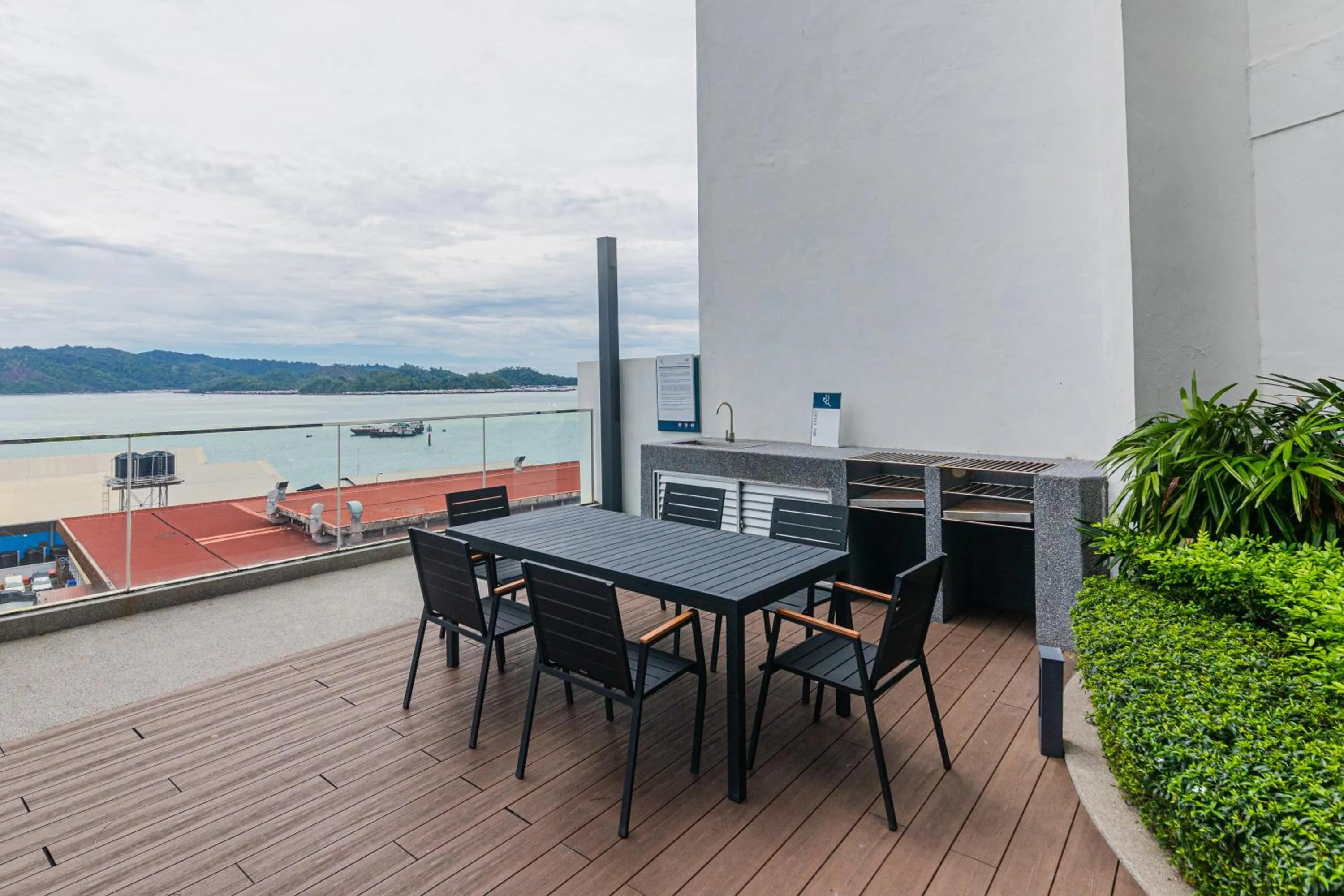 Property building in 5StarPanda Seaview Suites at The Shore Kota Kinabalu