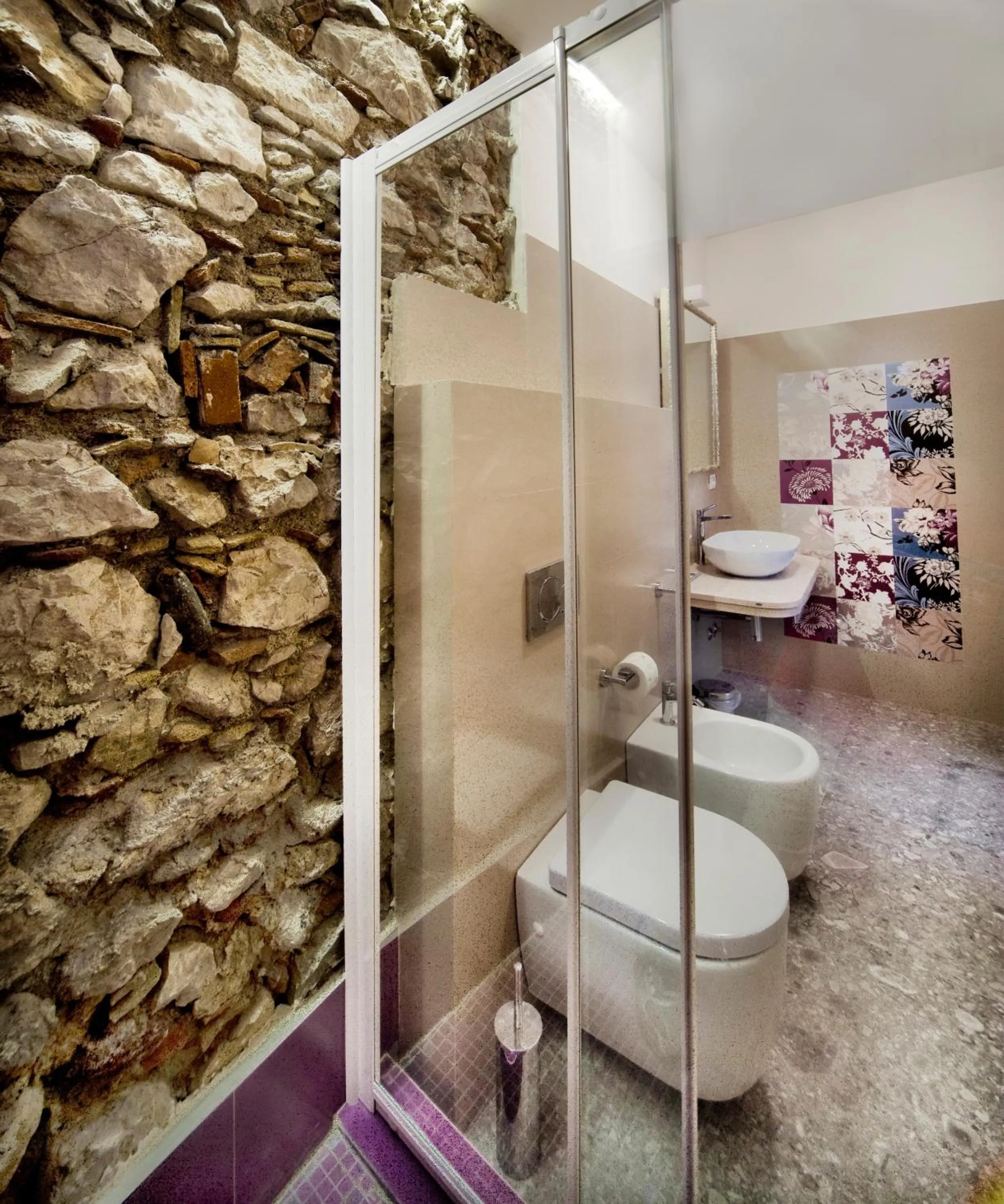 Shower in Porta Di Mezzo Luxury Suites & Rooms