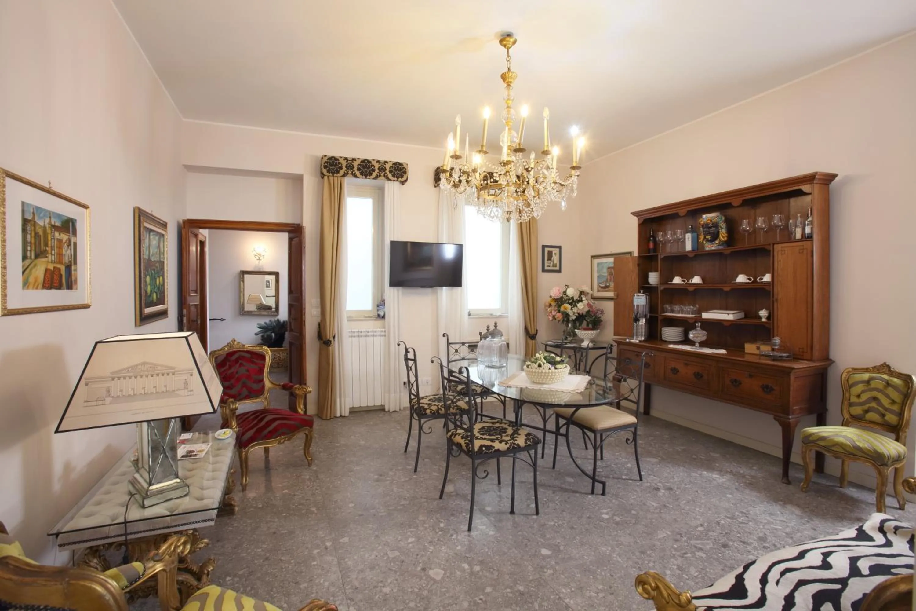Porta Di Mezzo Luxury Suites & Rooms