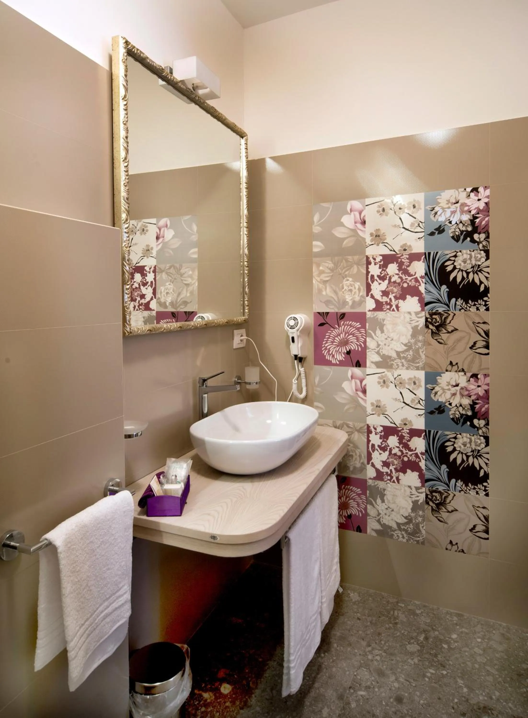 Bathroom in Porta Di Mezzo Luxury Suites & Rooms