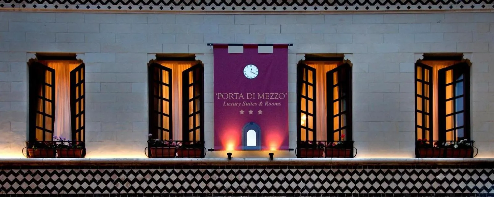 Property logo or sign in Porta Di Mezzo Luxury Suites & Rooms