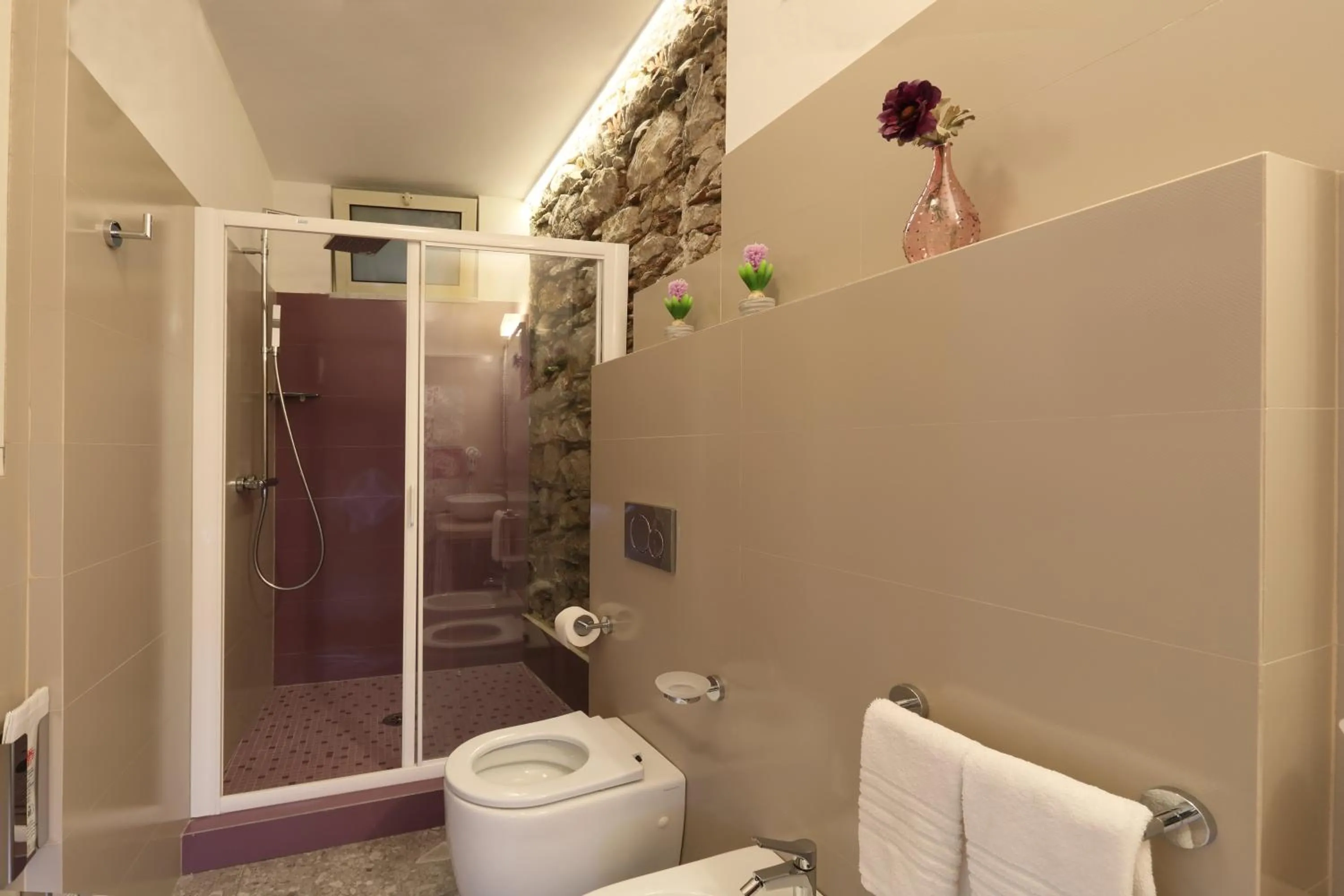 Porta Di Mezzo Luxury Suites & Rooms