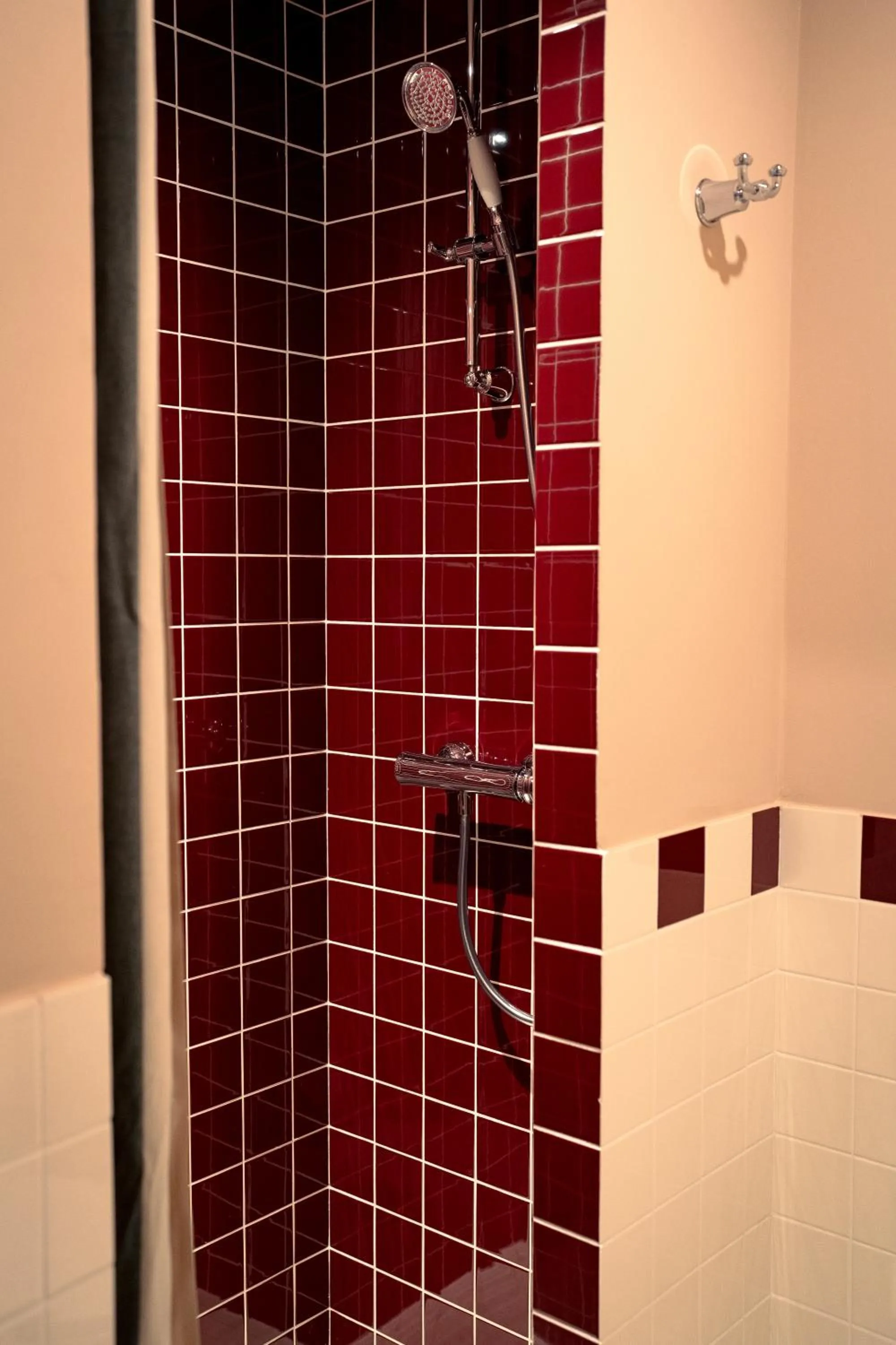 Shower in LALA Hôtel