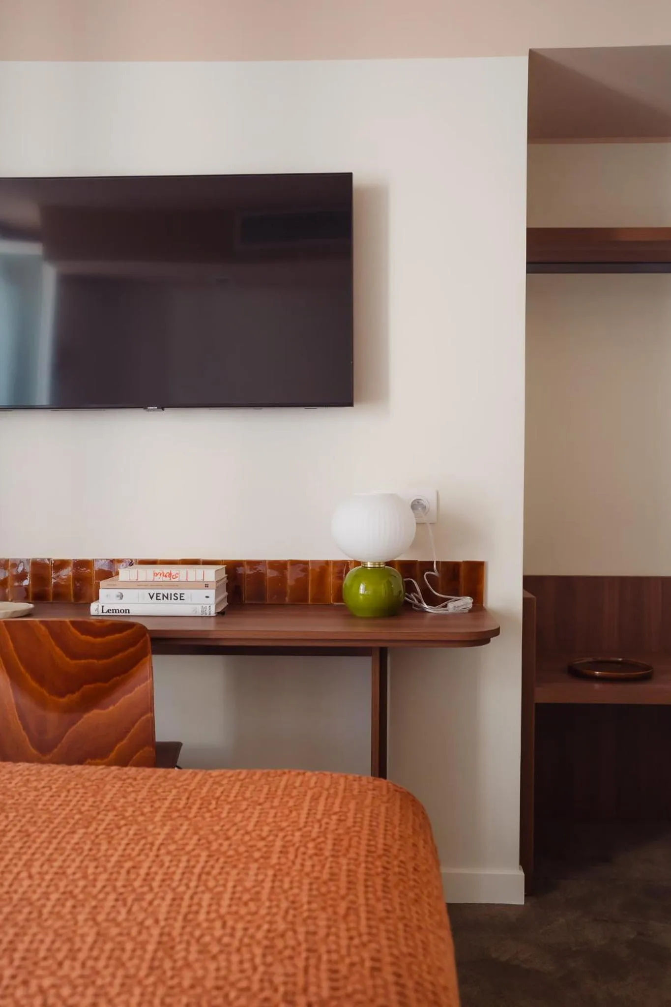 TV and multimedia in LALA Hôtel