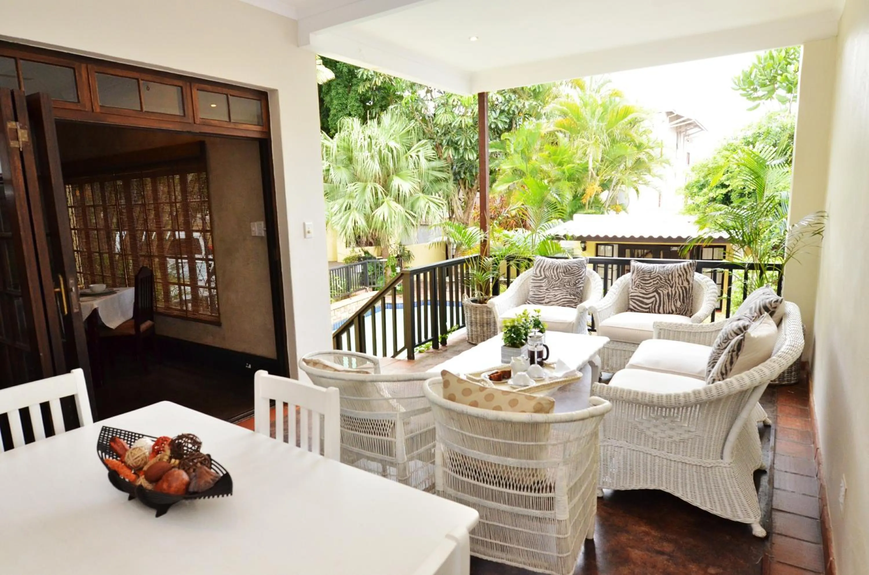 Patio in Madeline Grove Bed & Breakfast