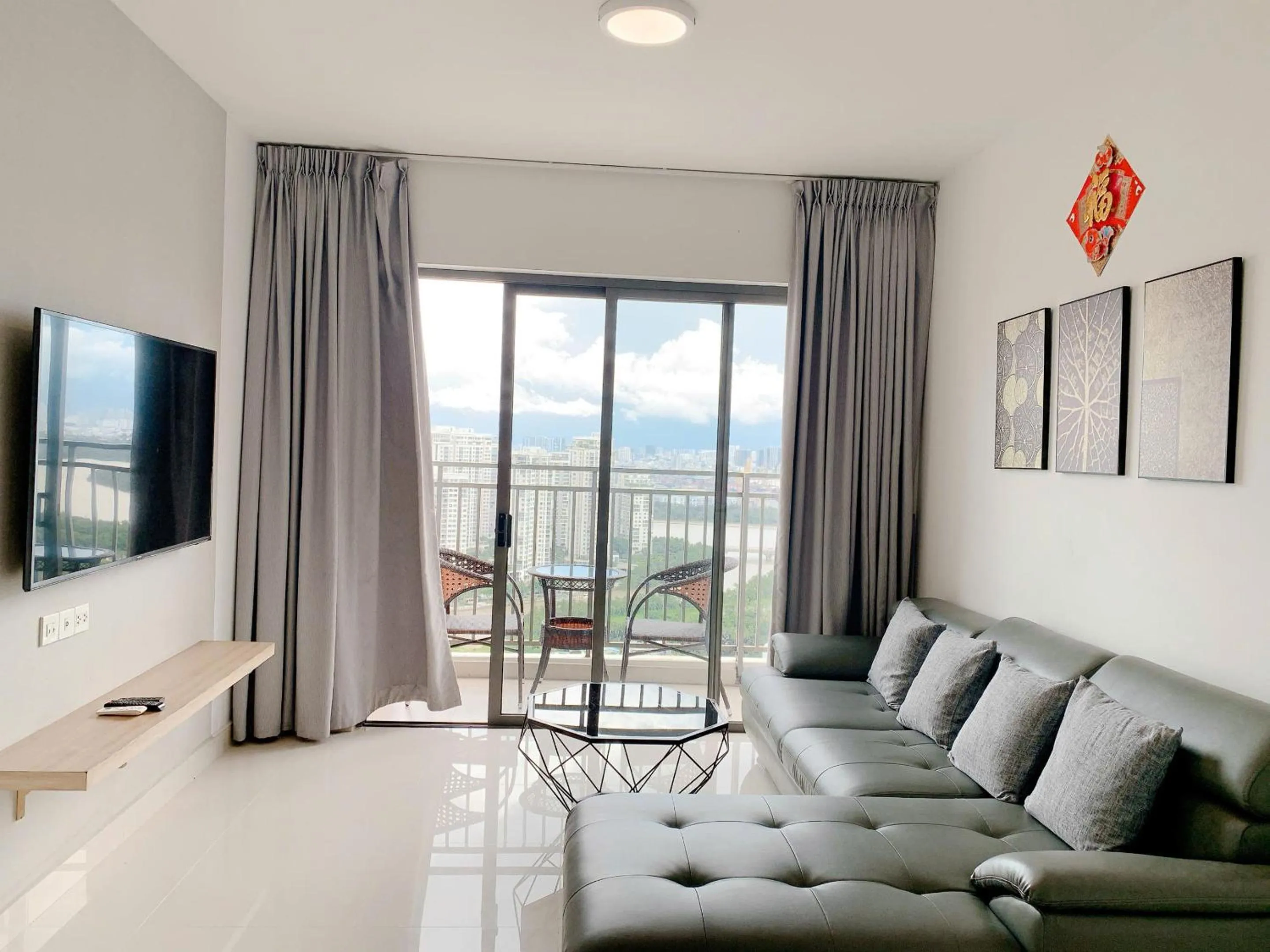 TV and multimedia in The Sun Avenue Serviced Apartment