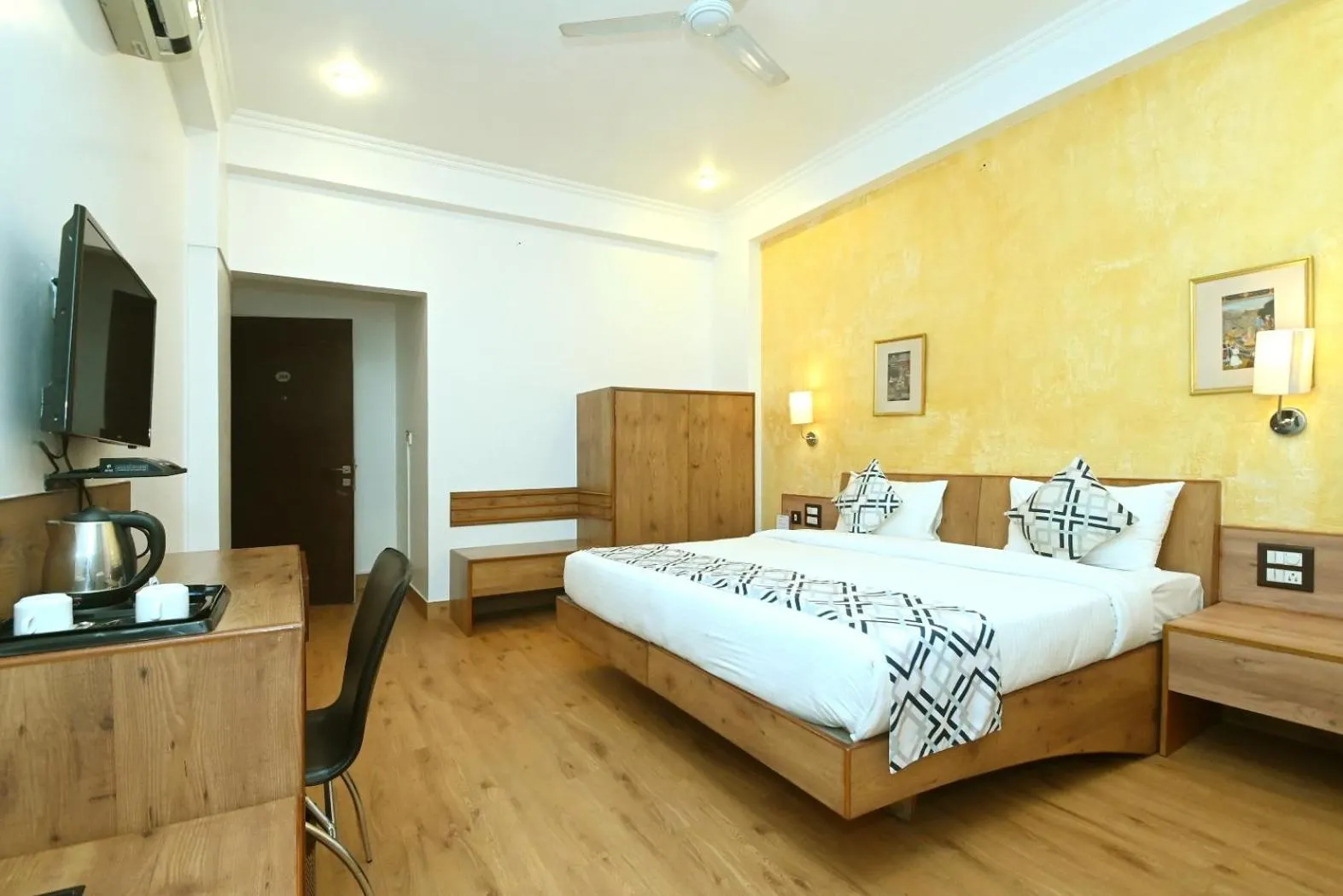 Photo of the whole room, Bed in Hotel Yulia