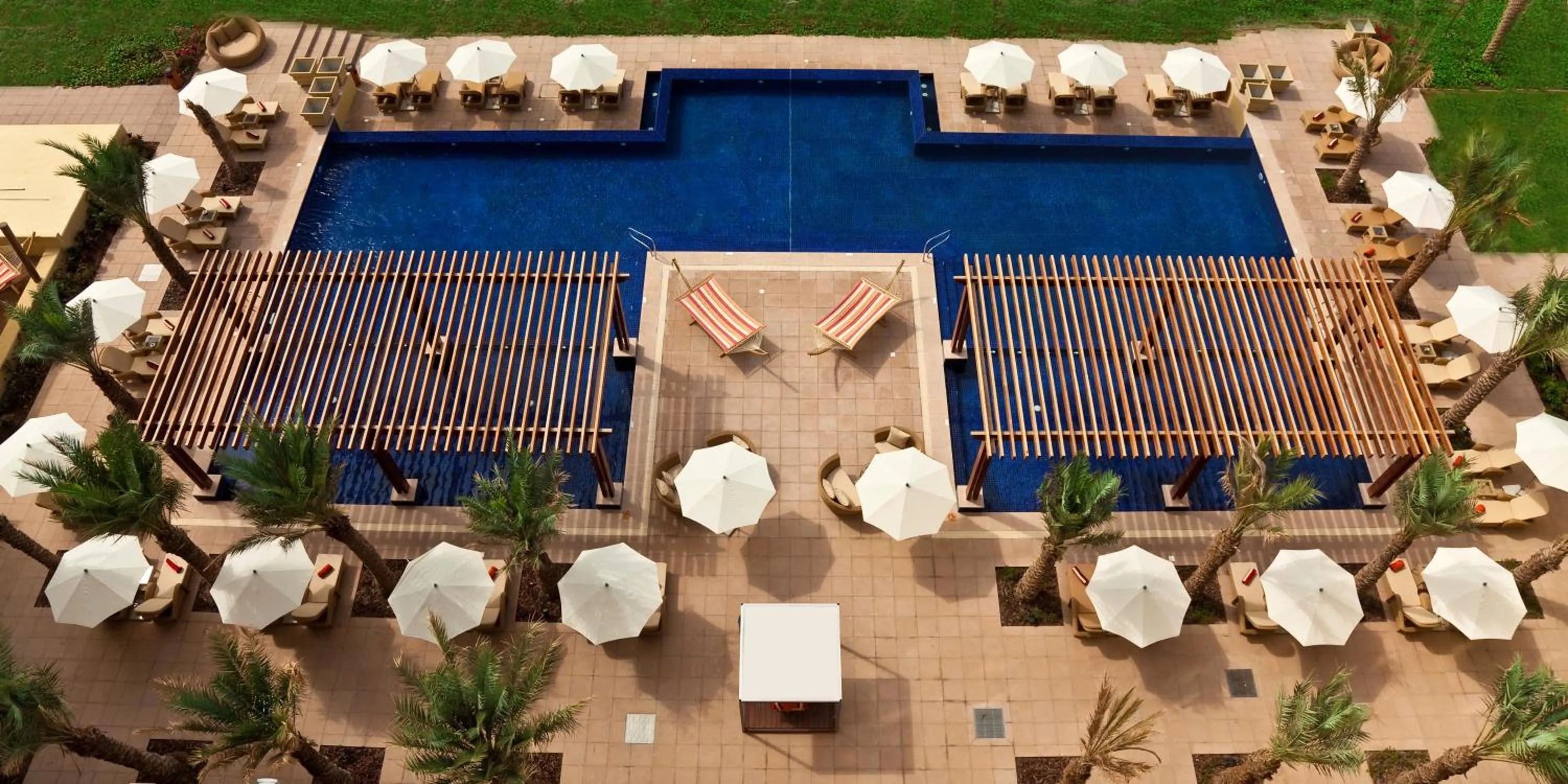 Swimming pool in Djibouti Palace Kempinski