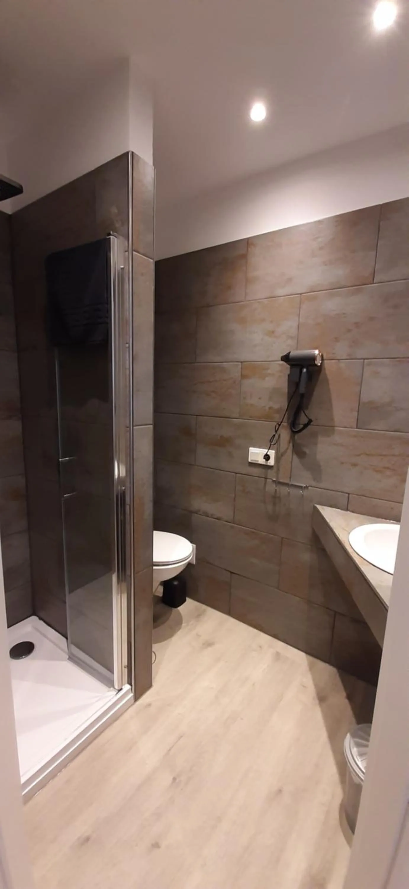 Haus Sieben - Singer Lydia