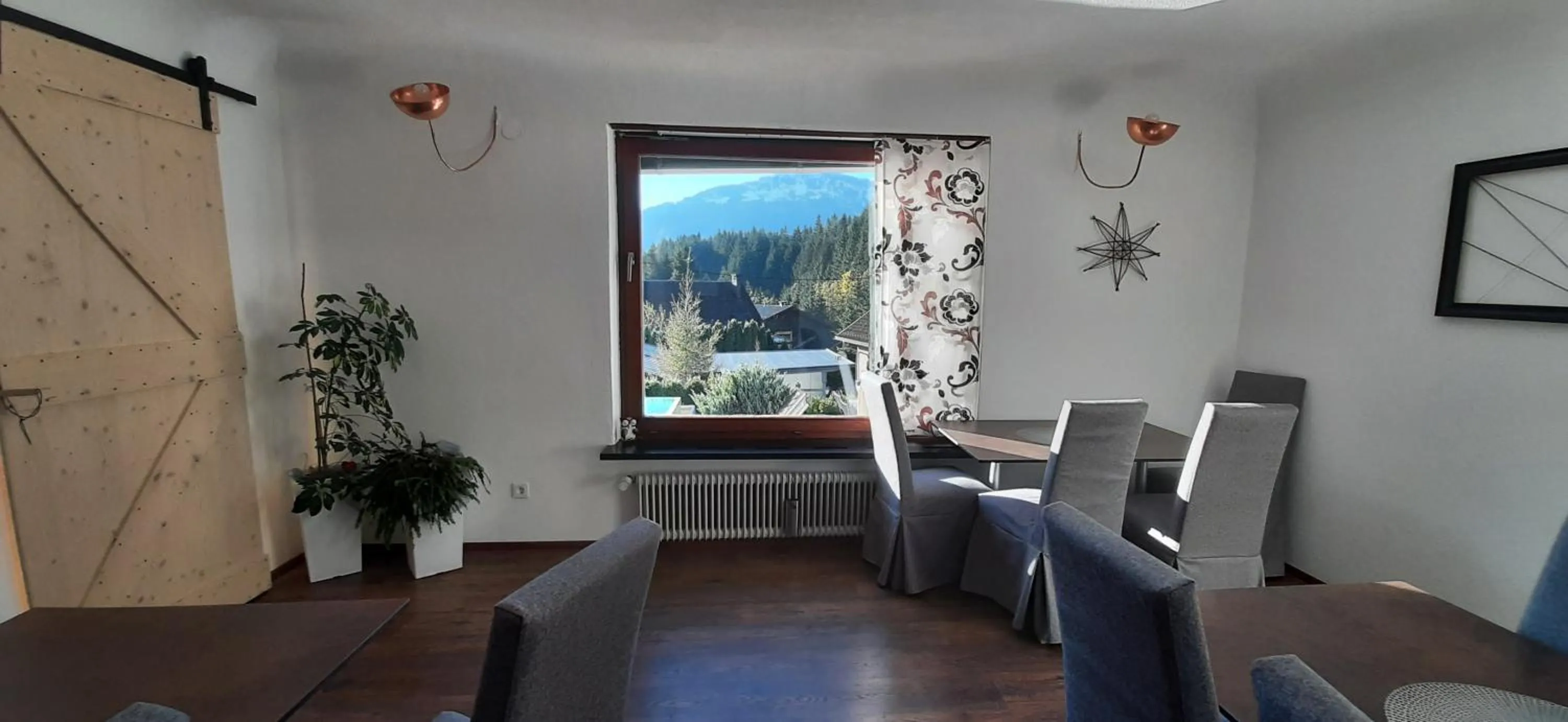 Breakfast in Haus Sieben - Singer Lydia