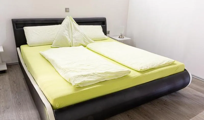 Bedroom, Bed in Haus Sieben - Singer Lydia