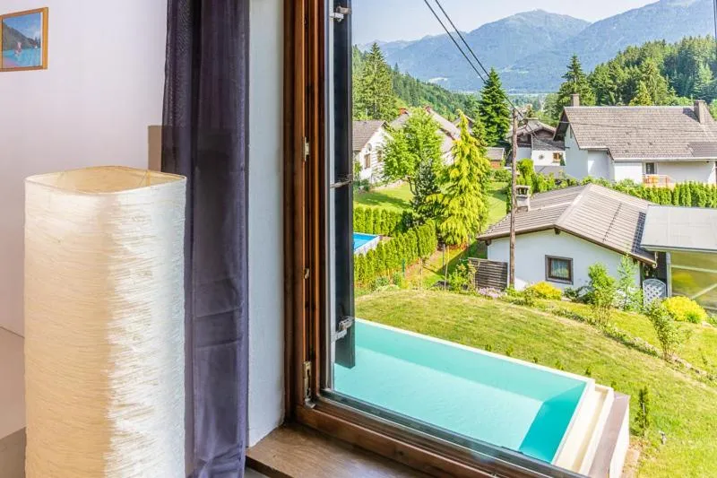 Garden view in Haus Sieben - Singer Lydia