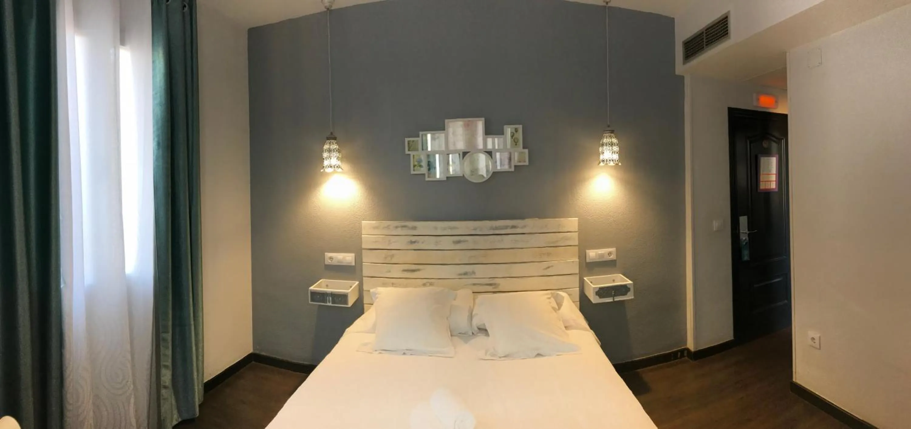 Bathroom, Bed in Oasis Backpackers' Toledo