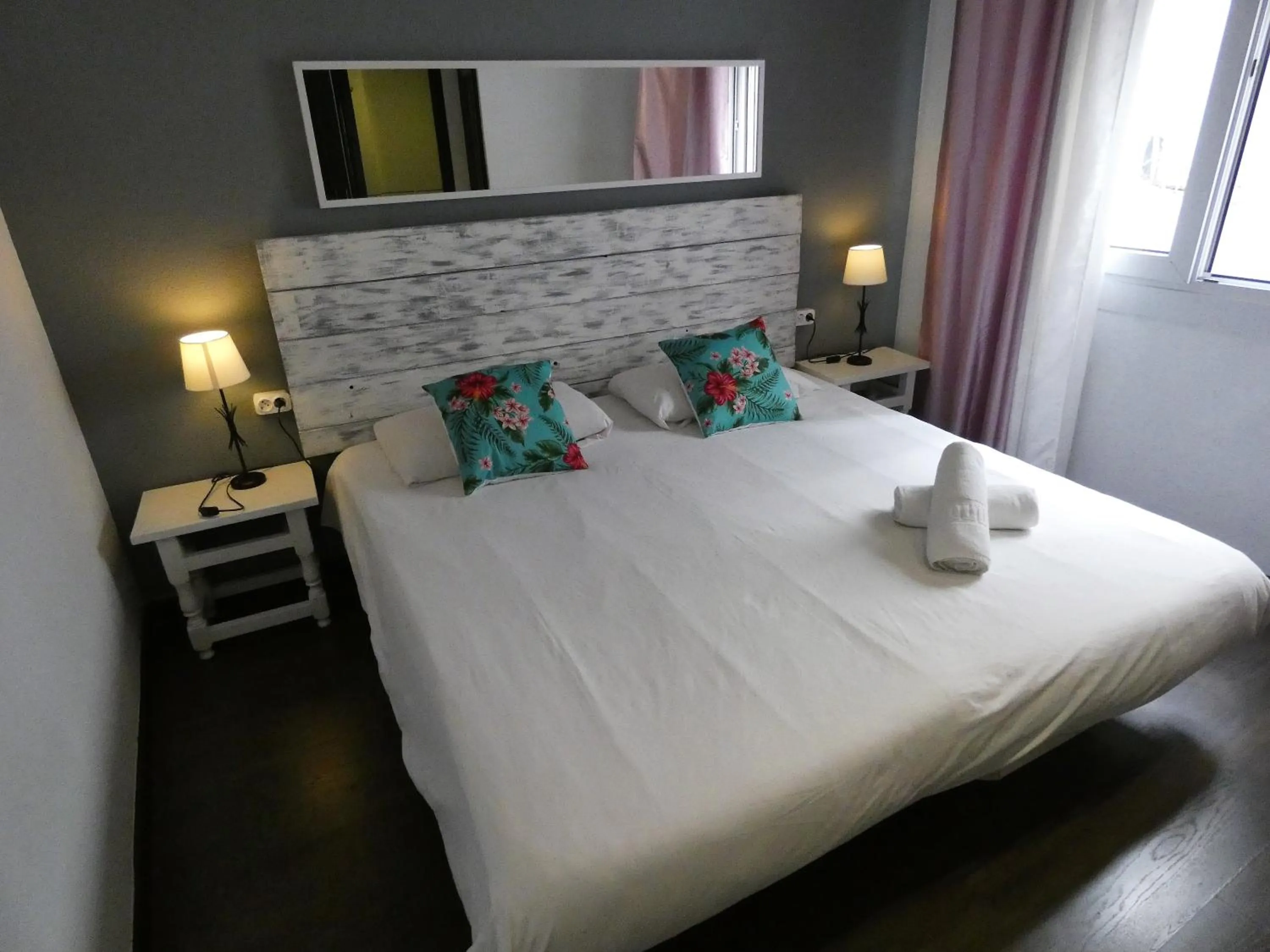 Photo of the whole room, Bed in Oasis Backpackers' Toledo