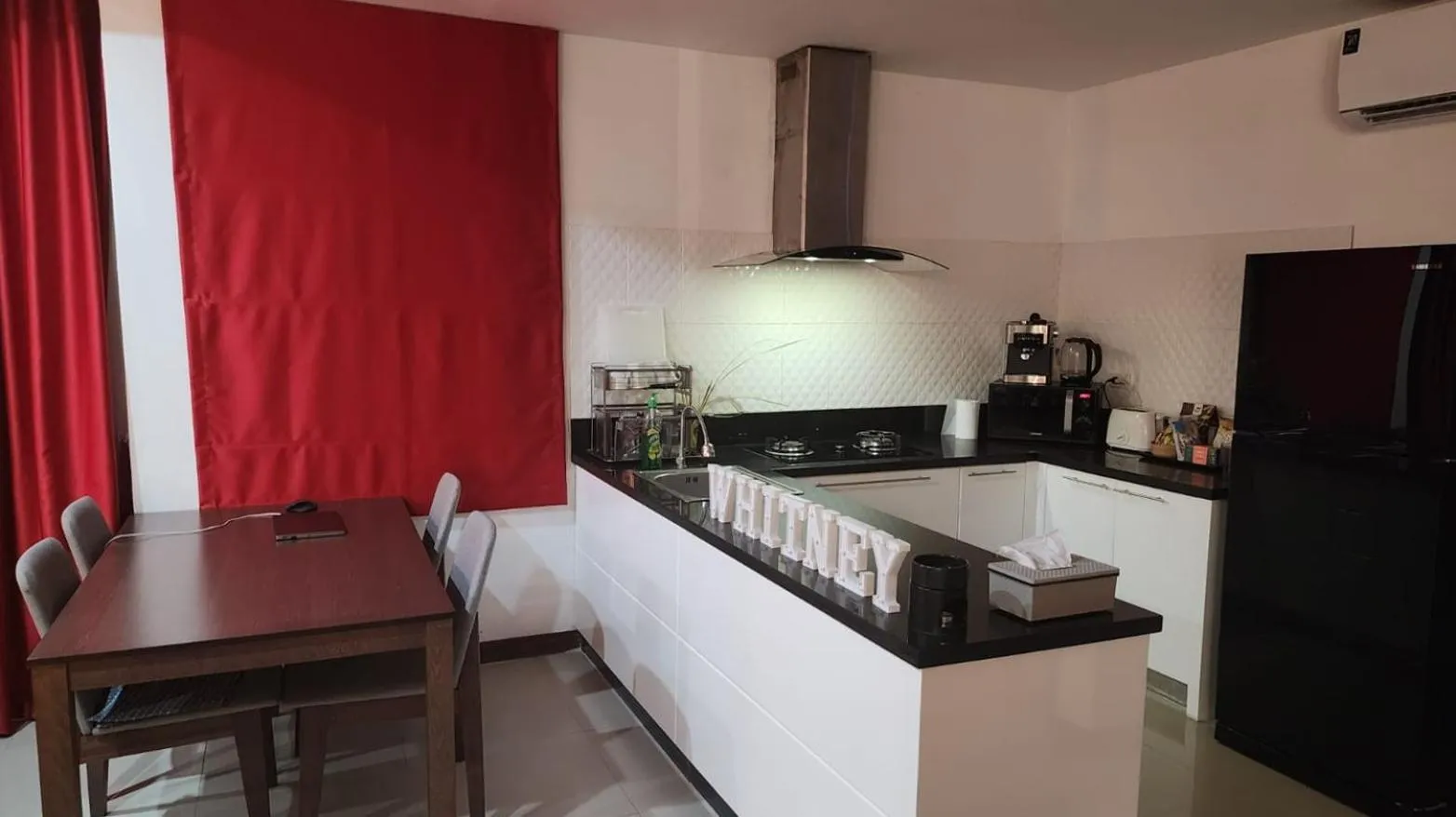 Kitchen or kitchenette in Villa Whitney