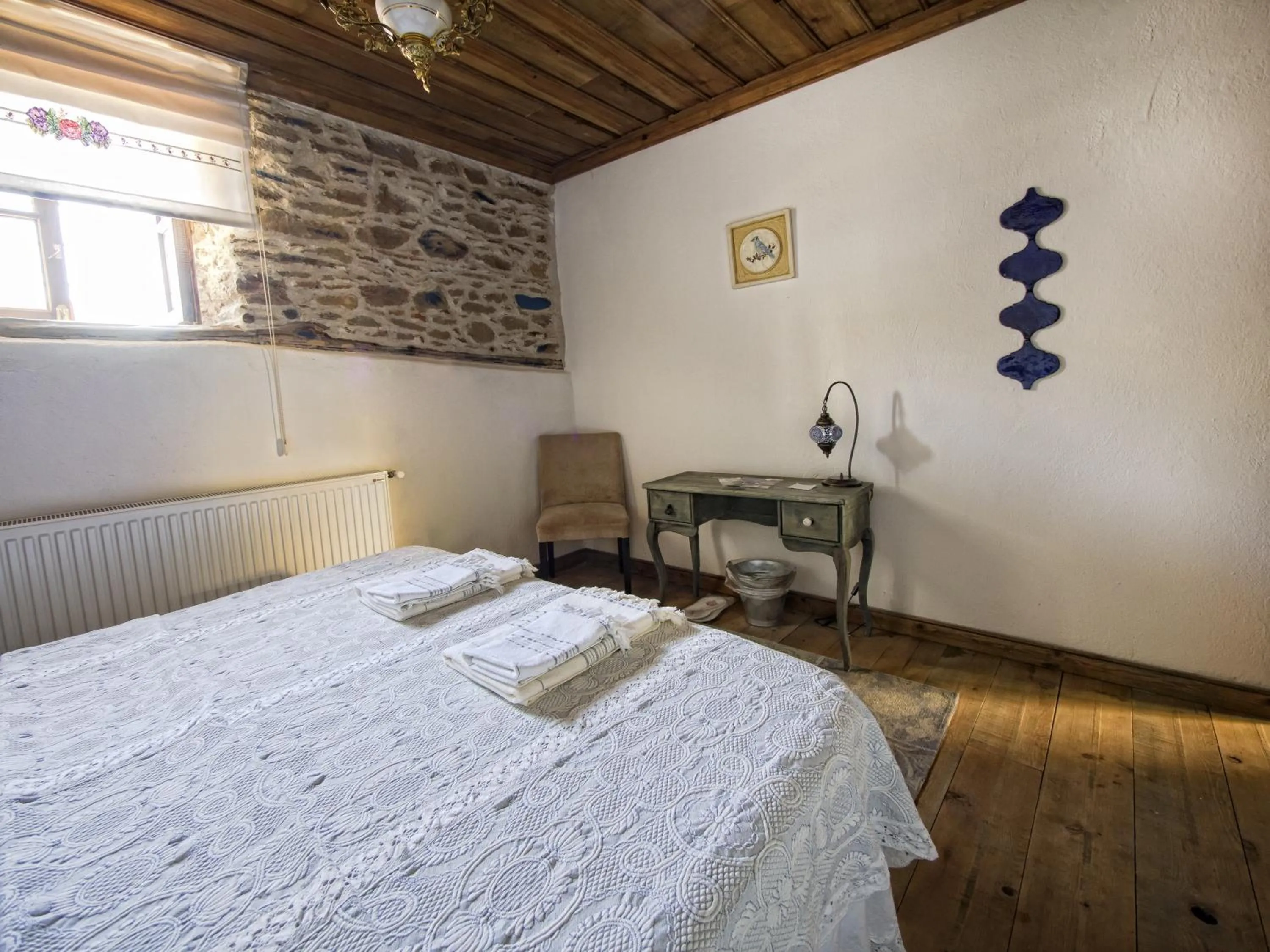 Photo of the whole room in Birgi Hotel Saliha Hanim Tas Konak