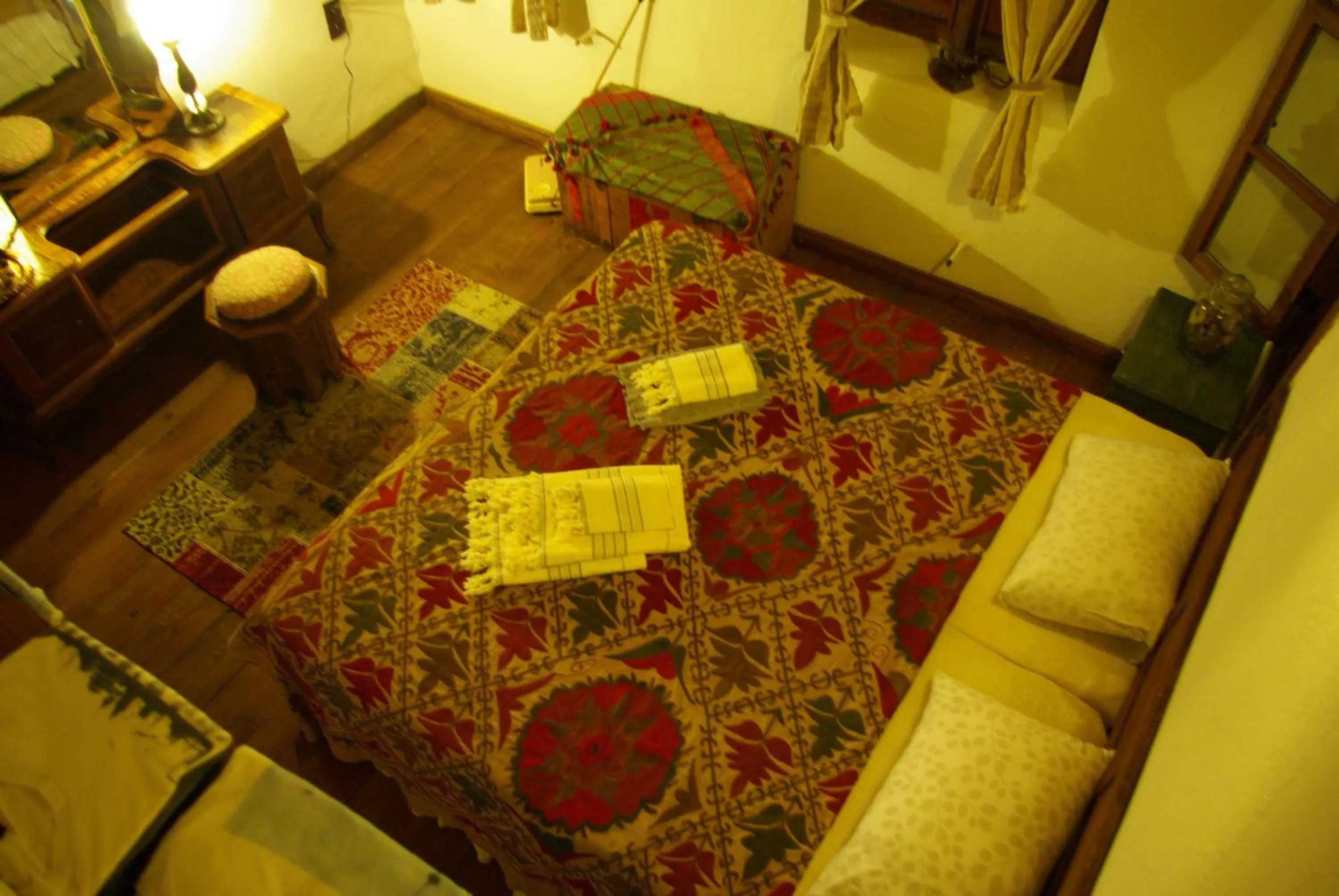 Photo of the whole room in Birgi Hotel Saliha Hanim Tas Konak