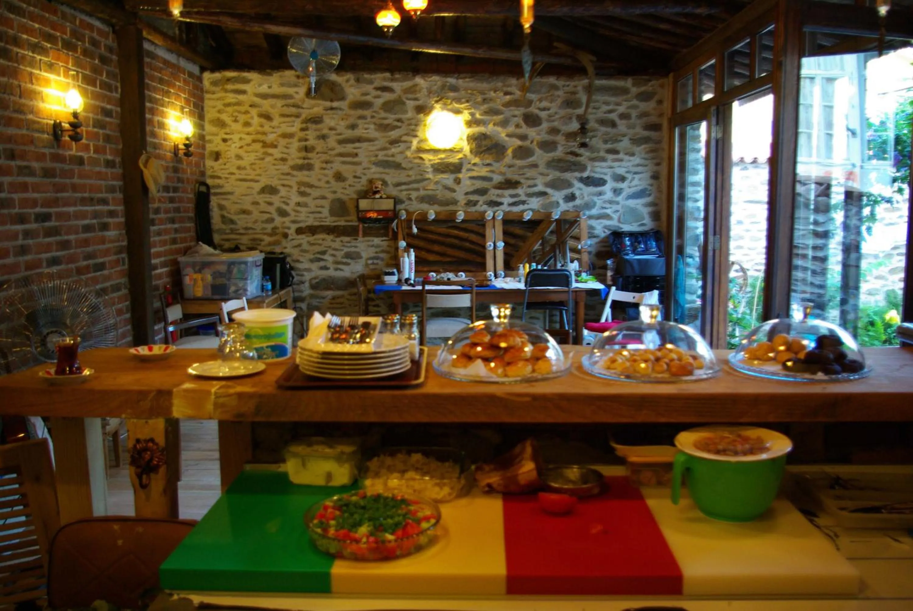 Restaurant/places to eat in Birgi Hotel Saliha Hanim Tas Konak