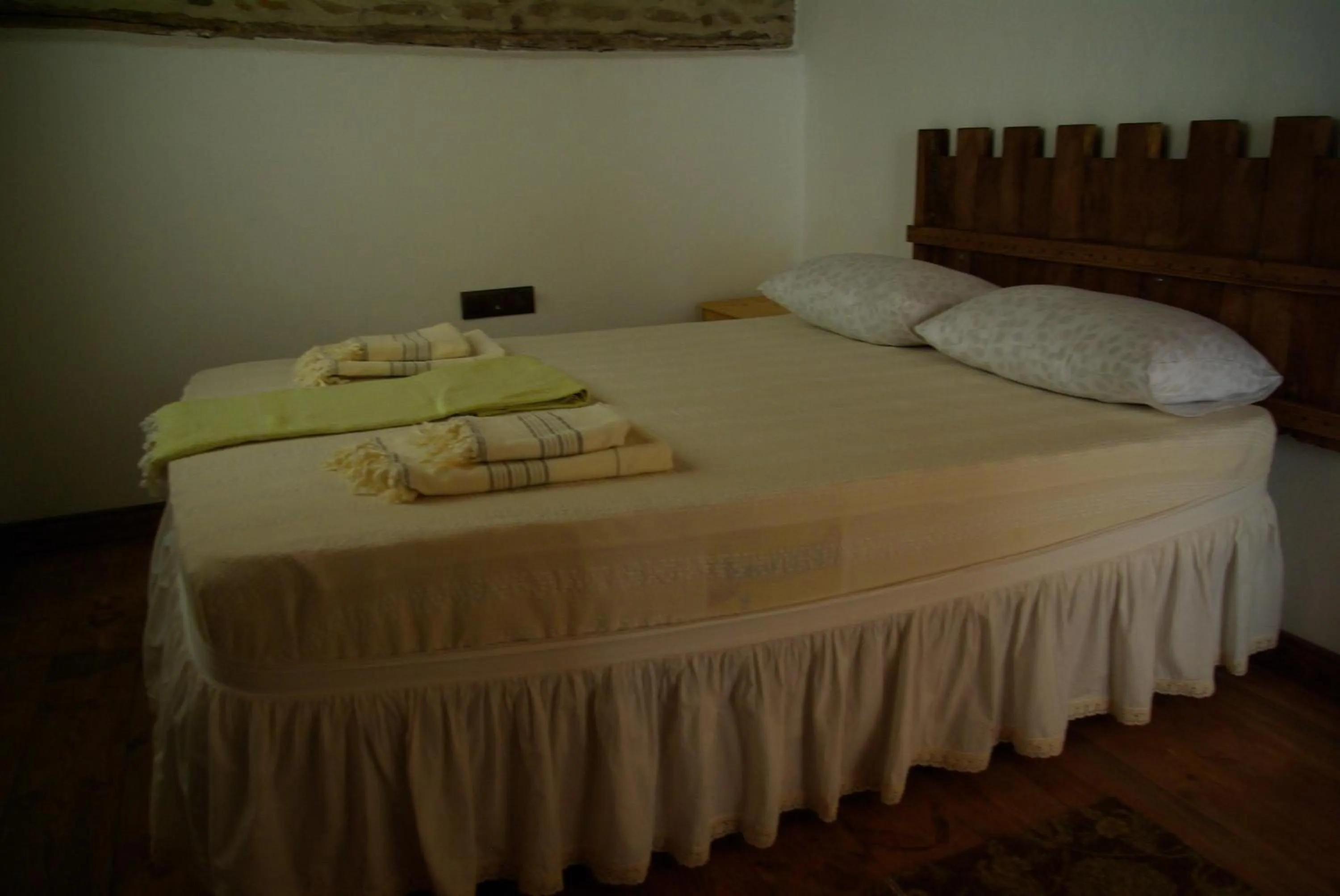 Photo of the whole room in Birgi Hotel Saliha Hanim Tas Konak