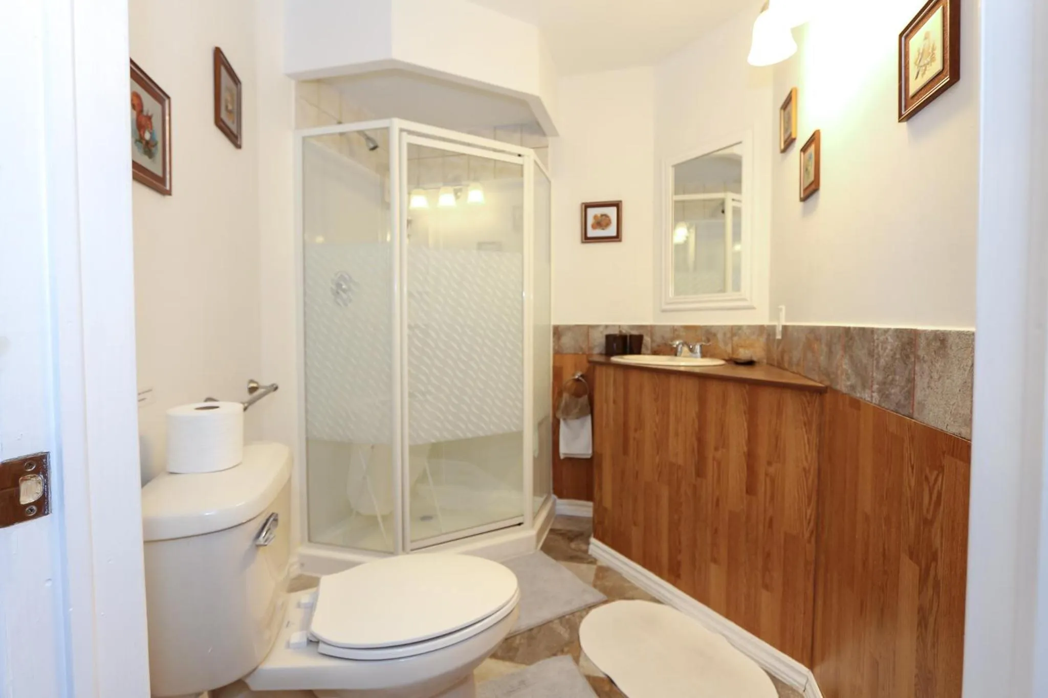 Toilet in Cedar Drive Inn