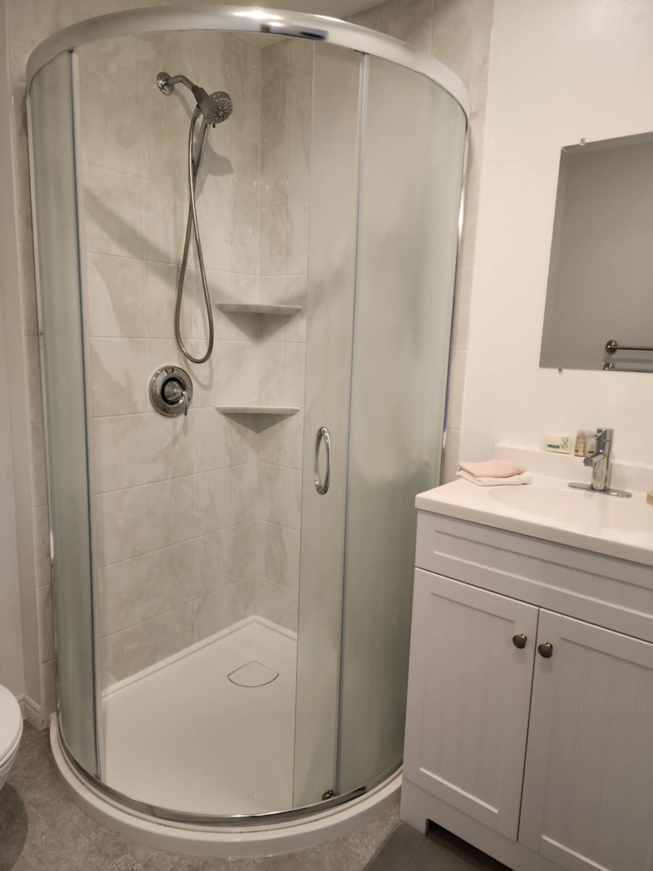 Bathroom in Cedar Drive Inn