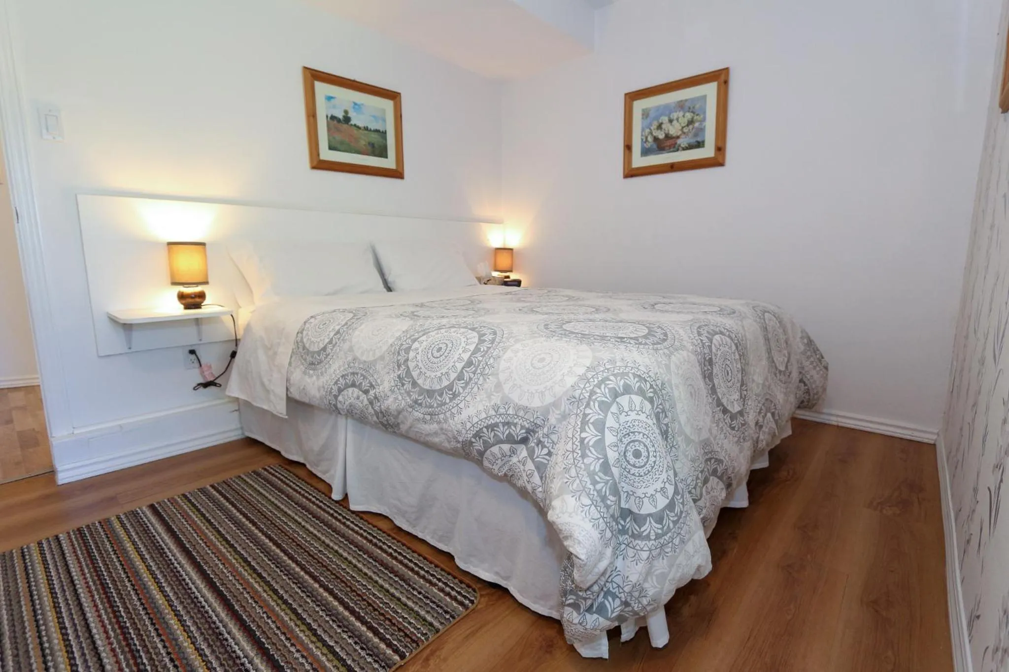 Bed in Cedar Drive Inn