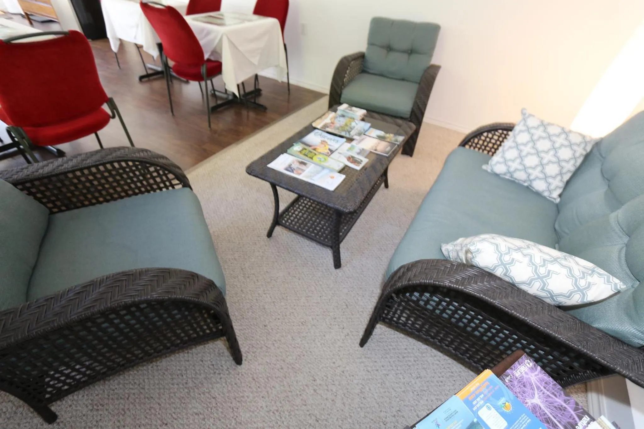 Seating area in Cedar Drive Inn