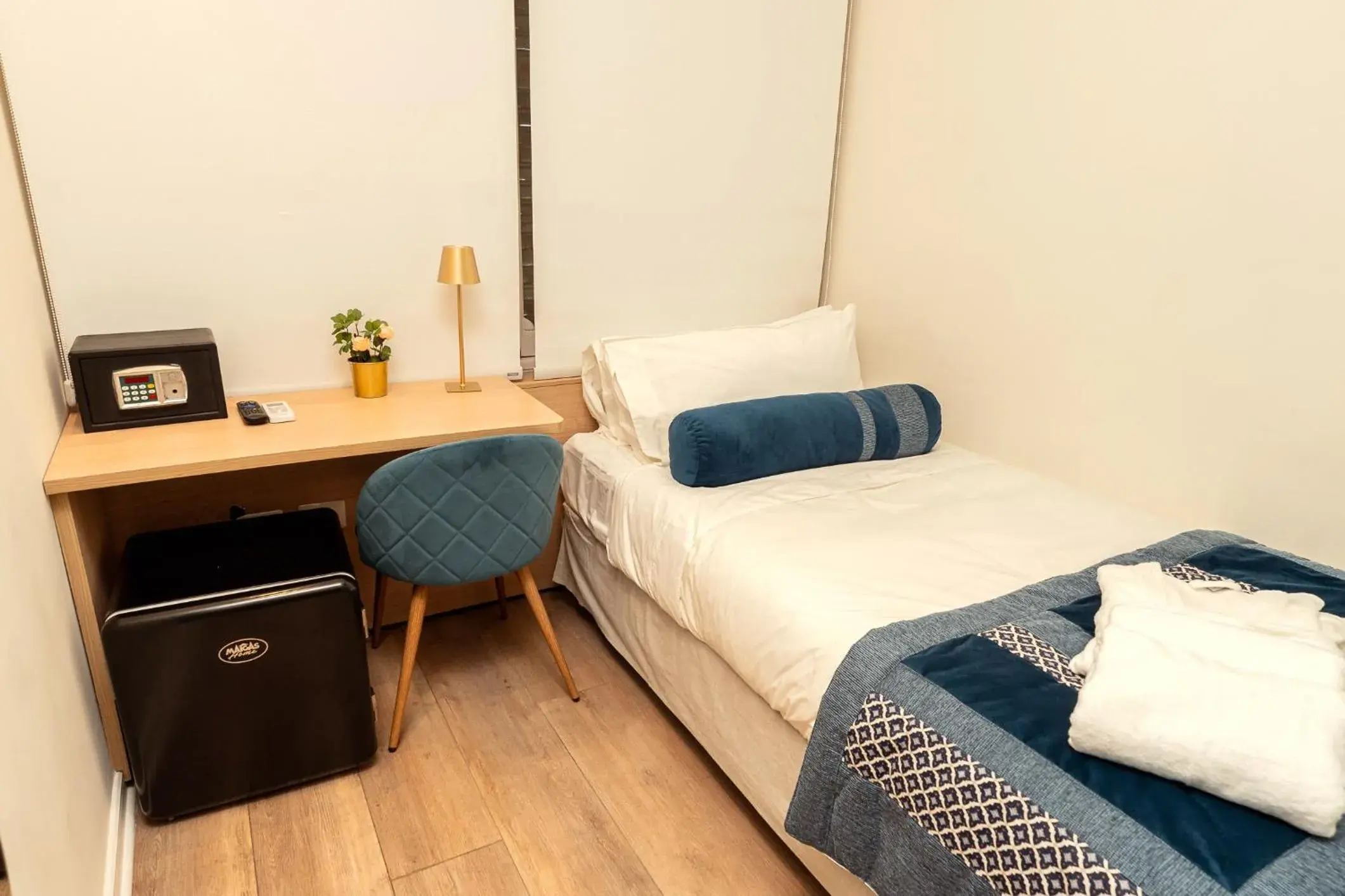 Single Room with Private Bathroom in Casa D'Agostino Single Room with Private Bathroom in Casa D'Agostino