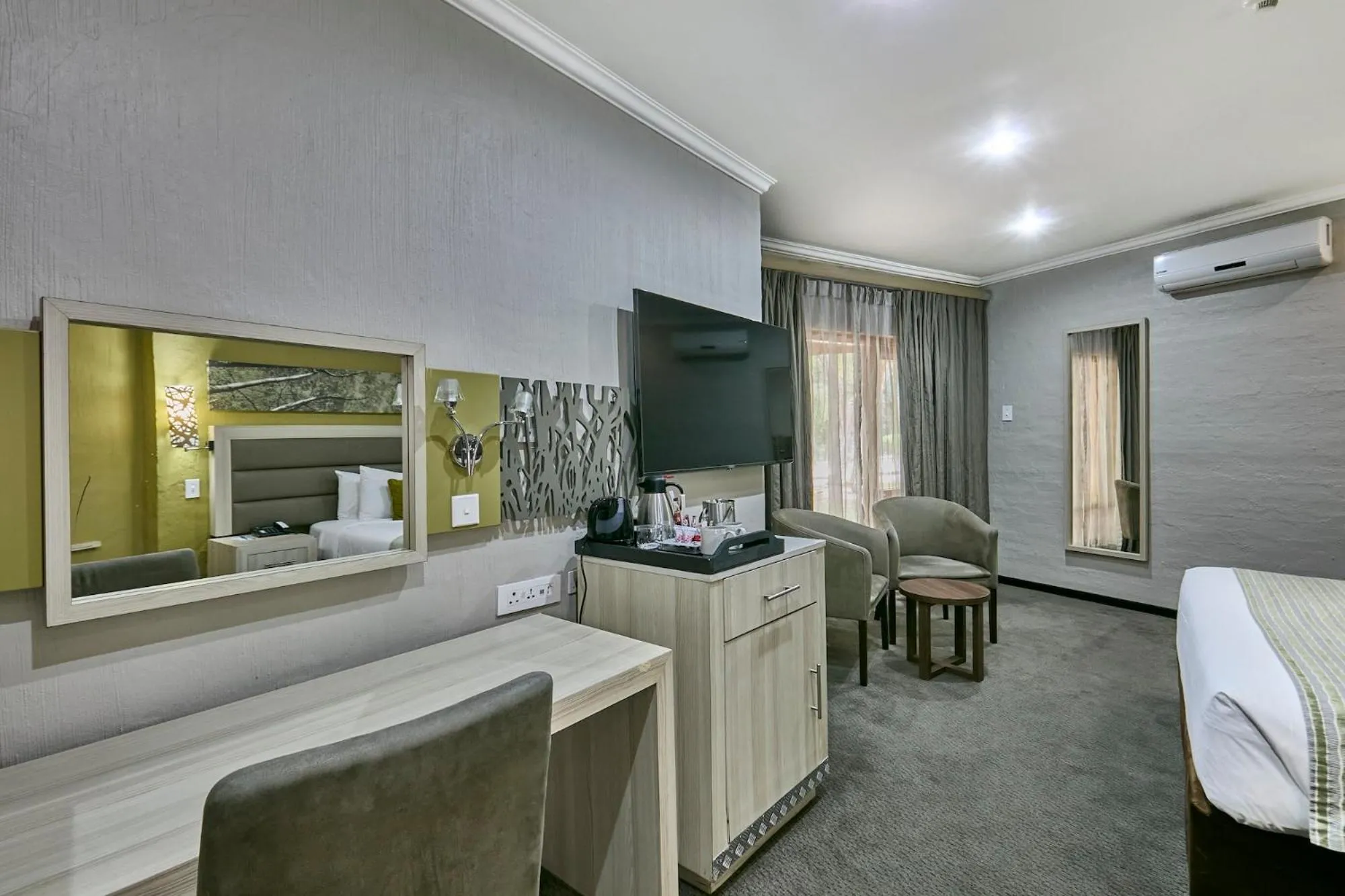 TV and multimedia, Bed in Cresta Marang Gardens Hotel