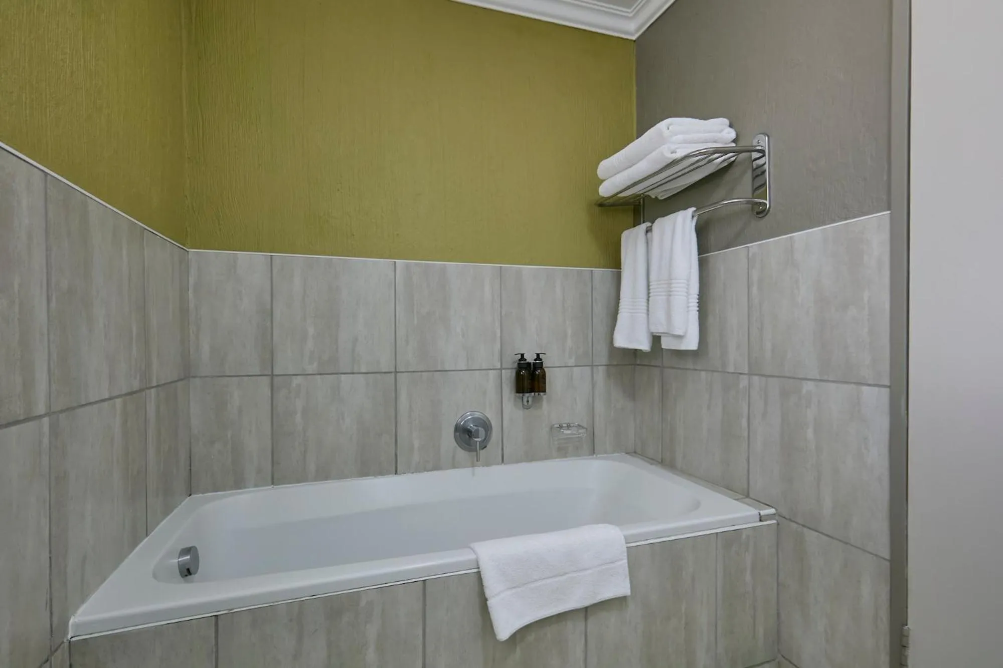 Bath in Cresta Marang Gardens Hotel