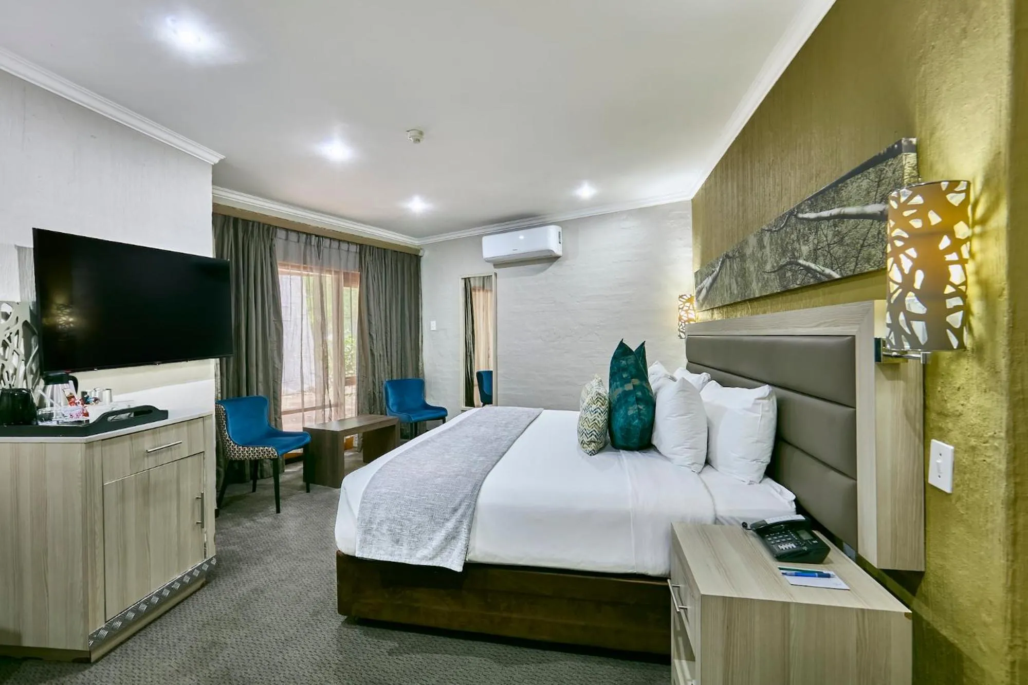 TV and multimedia, Bed in Cresta Marang Gardens Hotel