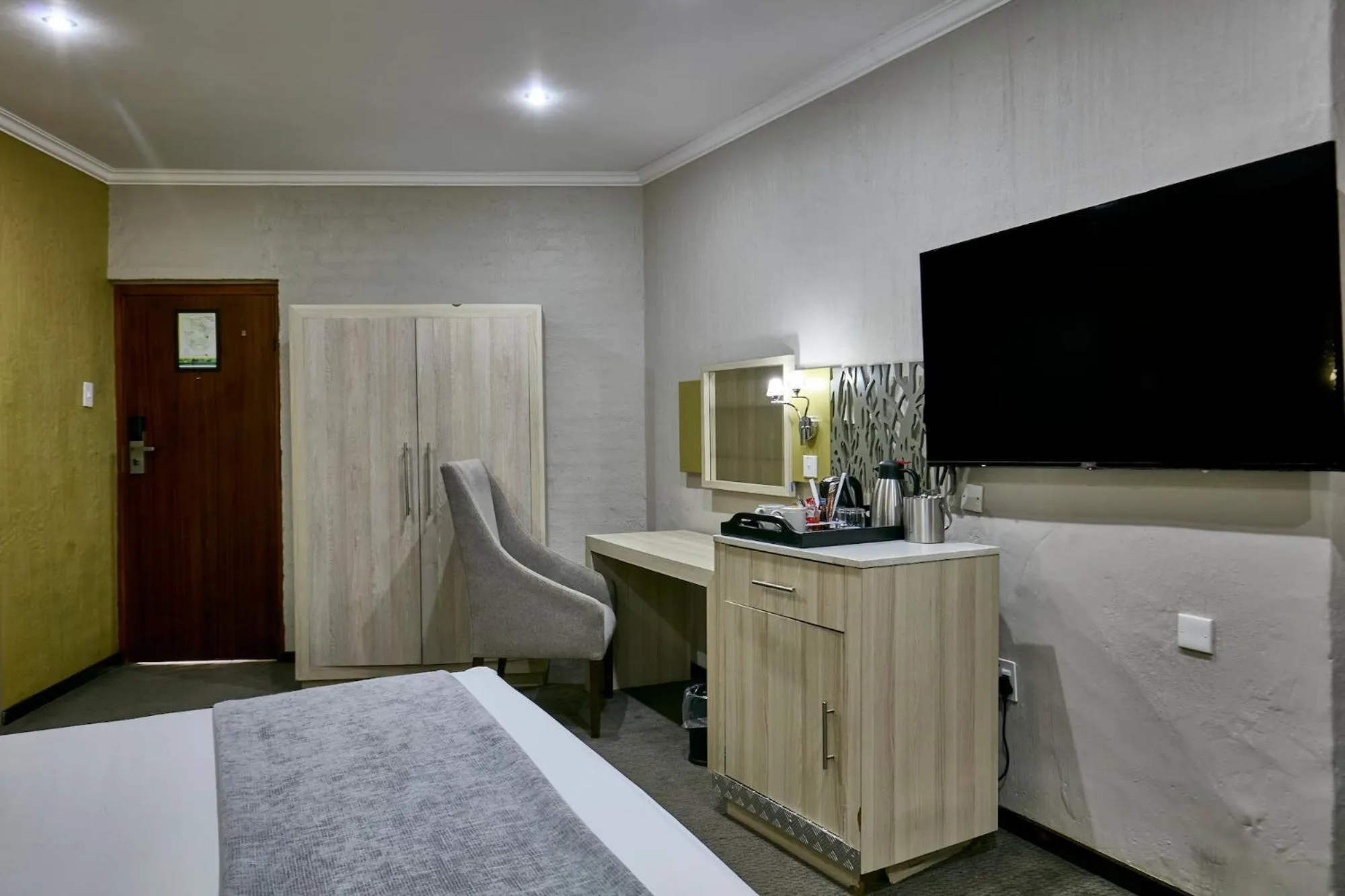 TV and multimedia, Bed in Cresta Marang Gardens Hotel