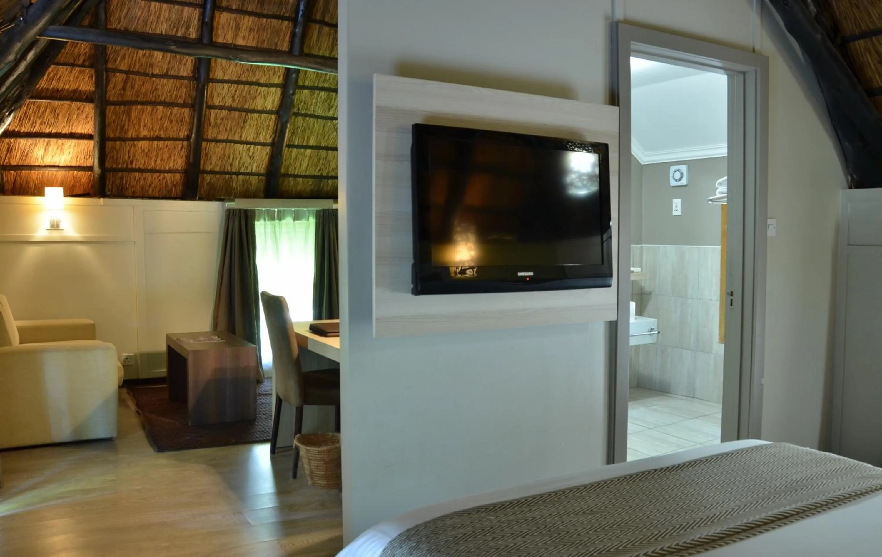 TV and multimedia, Bed in Cresta Marang Gardens Hotel