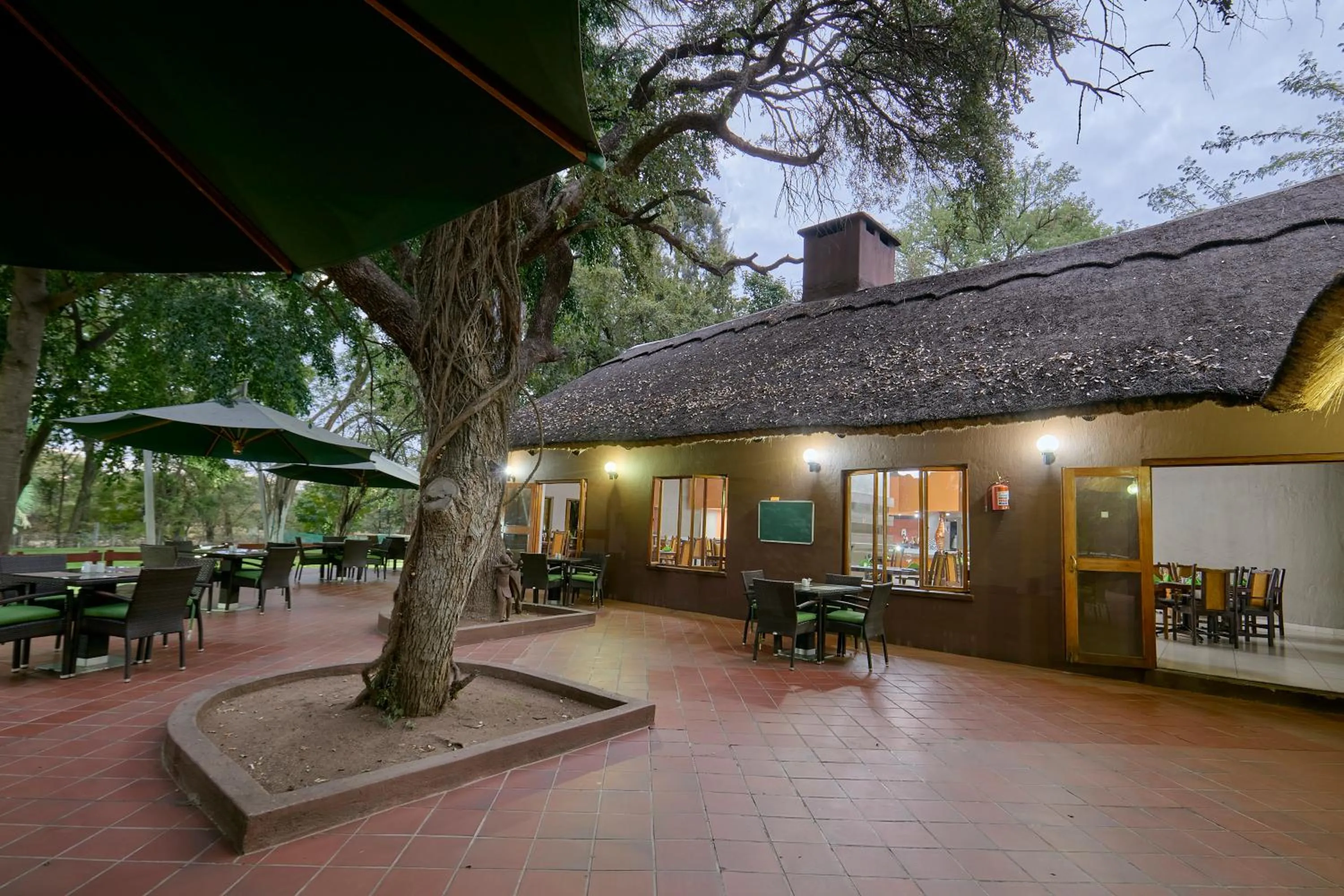 Restaurant/places to eat in Cresta Marang Gardens Hotel