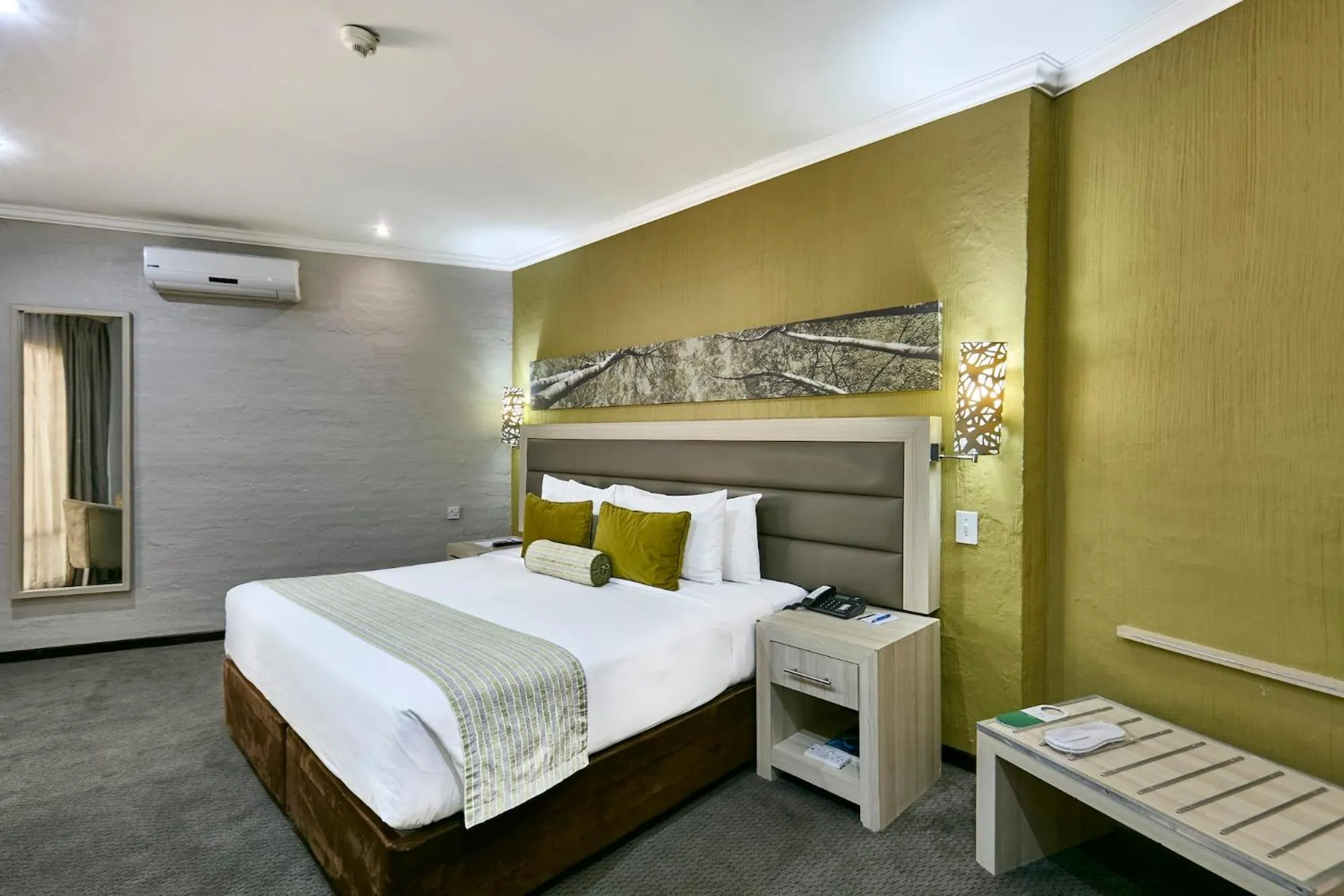 Bed in Cresta Marang Gardens Hotel