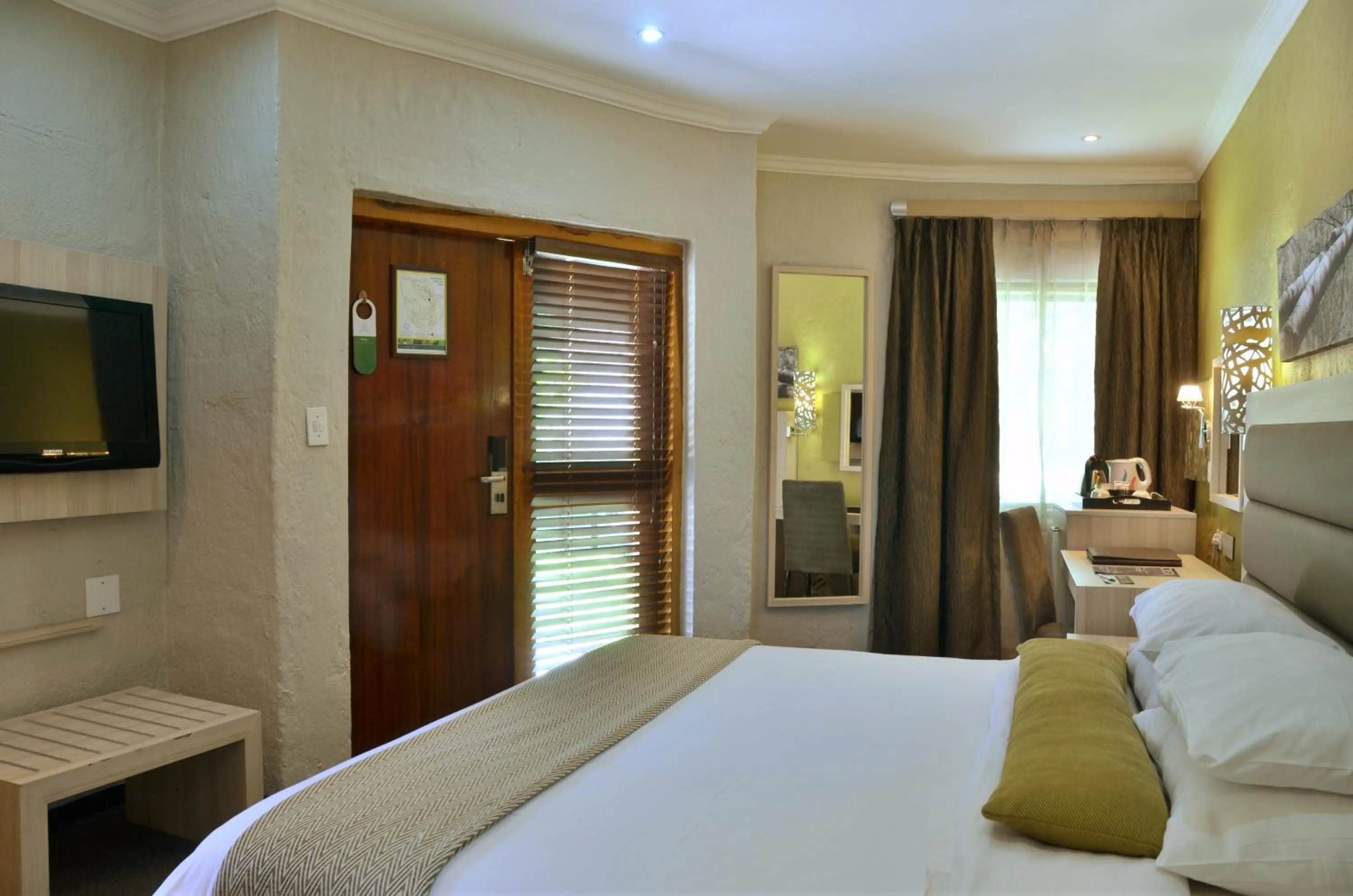 Bed in Cresta Marang Gardens Hotel