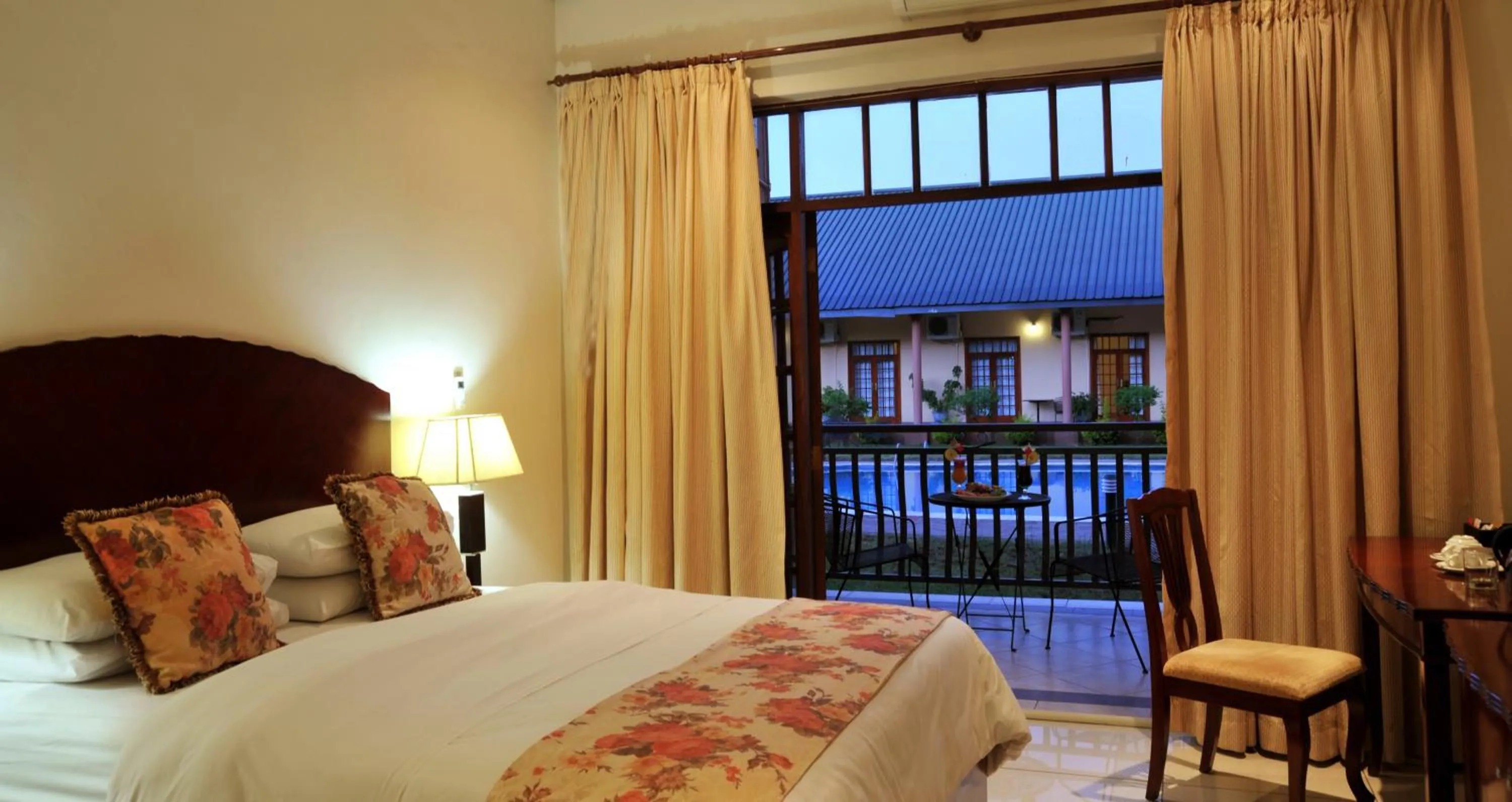 Bed in Cresta Marang Gardens Hotel